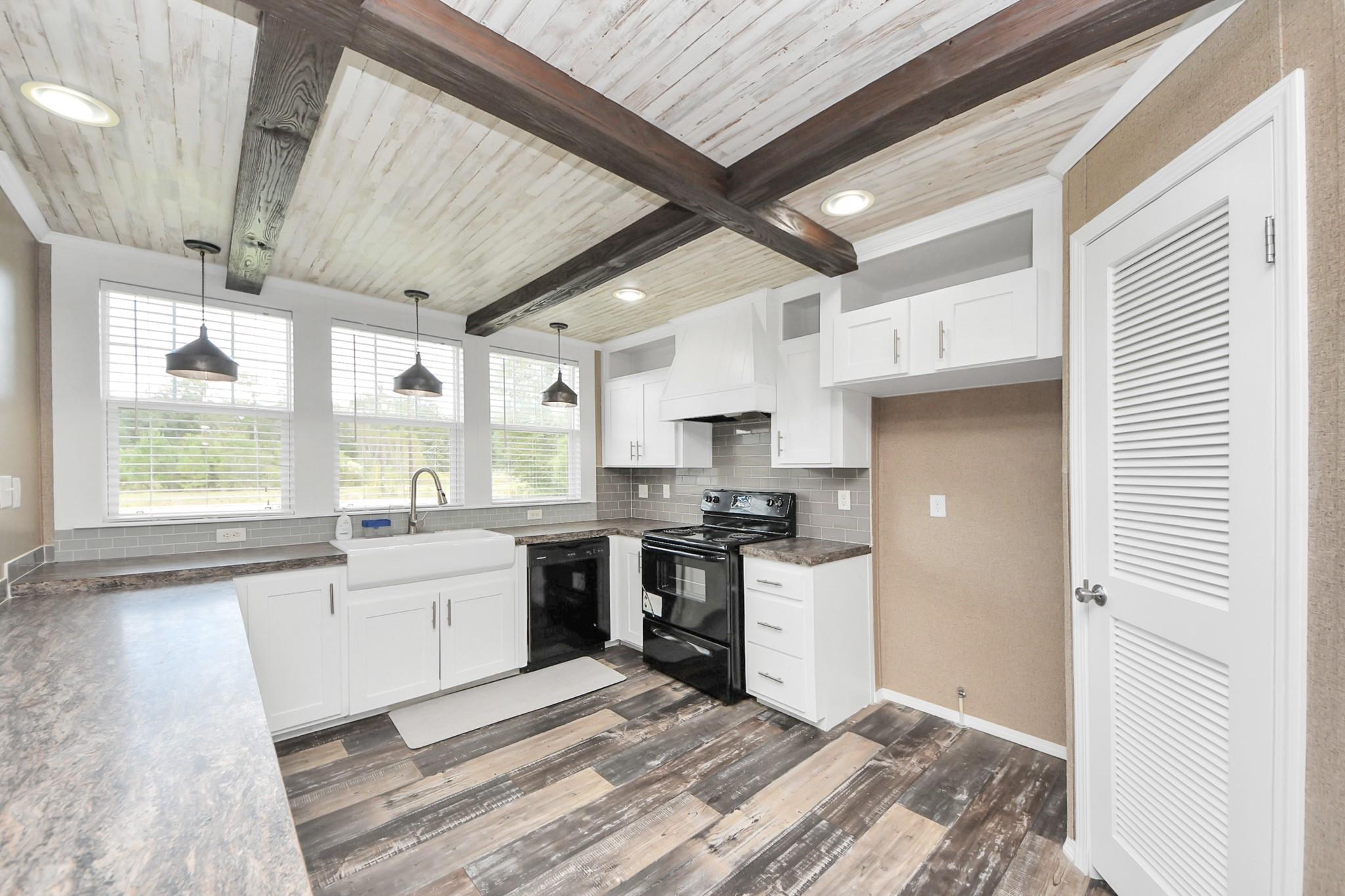 764 Road 3371a, Cleveland