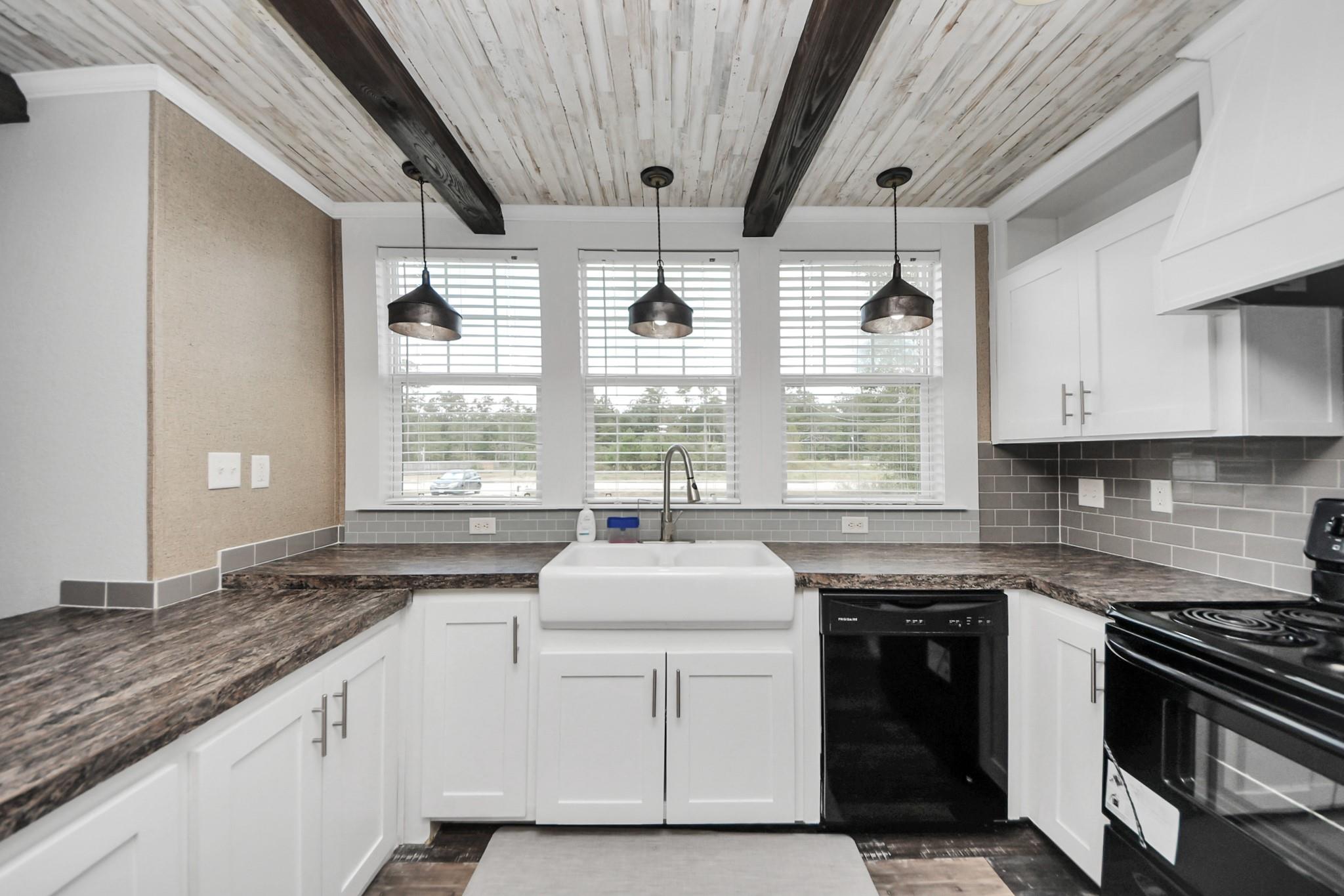 764 Road 3371a, Cleveland