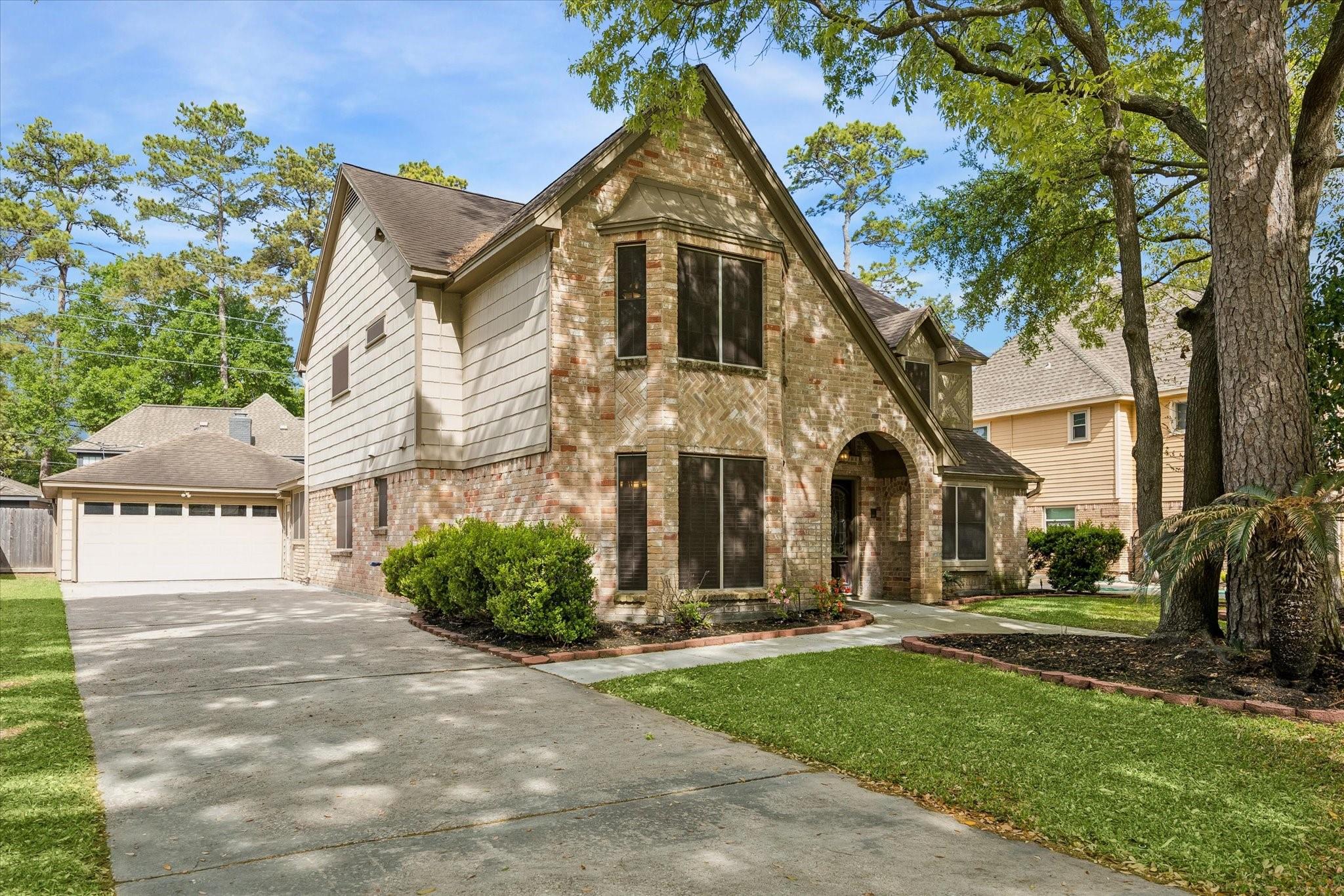 14615 Oak Bluff Court