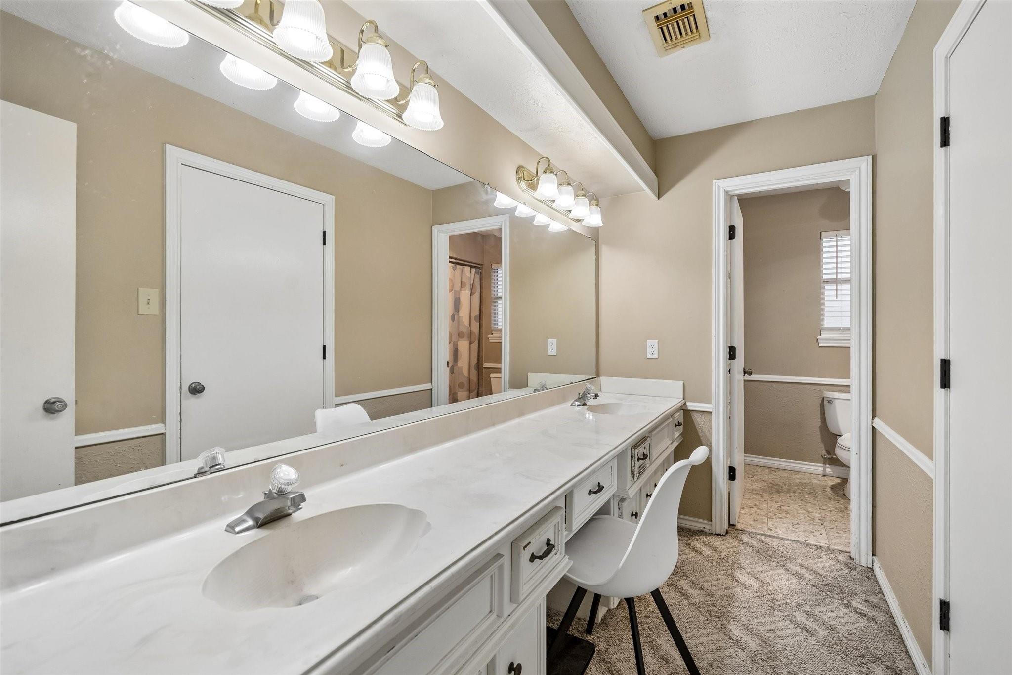 14615 Oak Bluff Court