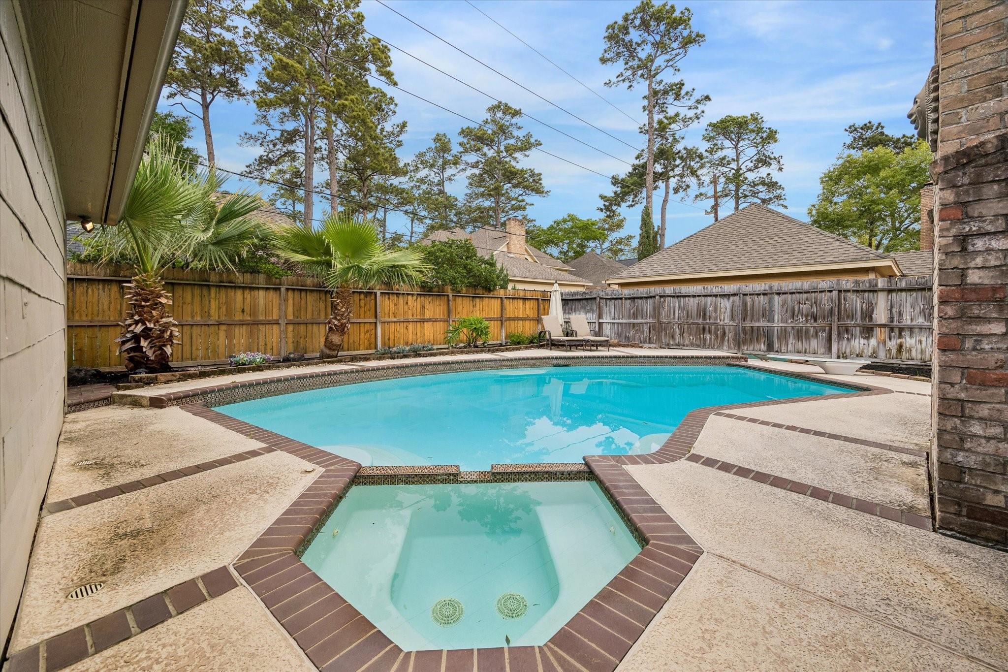 14615 Oak Bluff Court