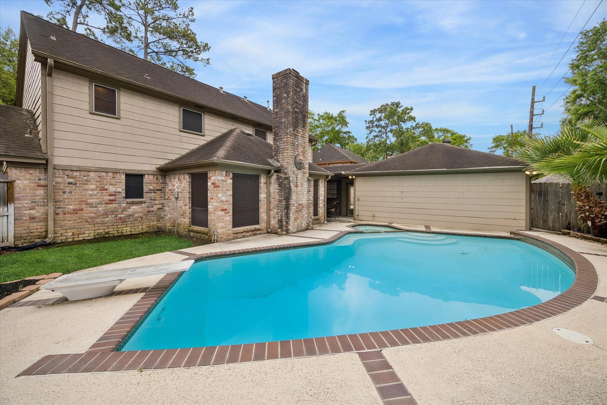 14615 Oak Bluff Court