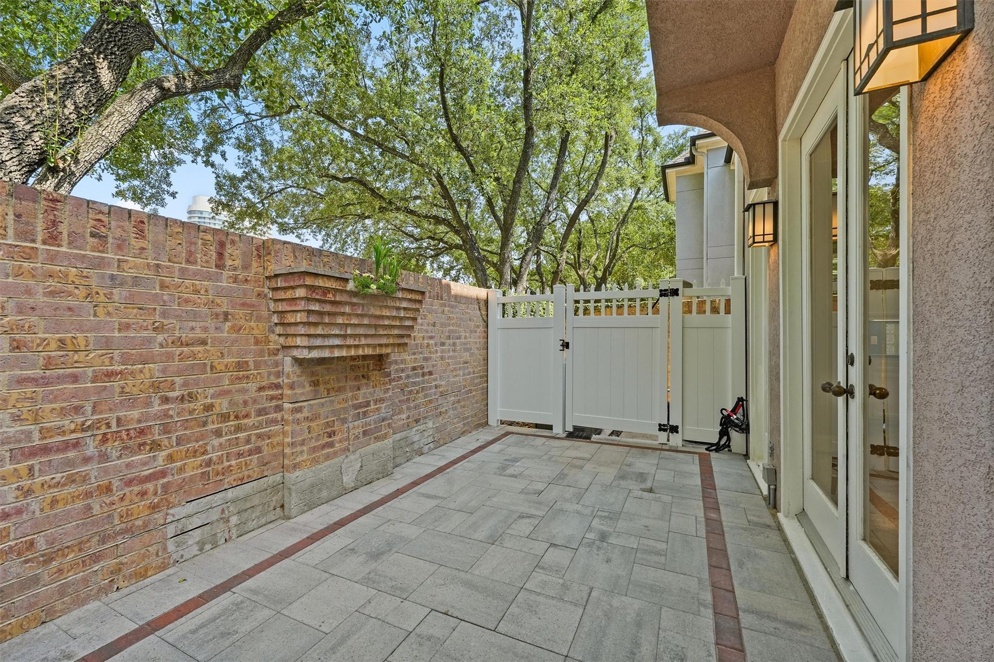 3106 Sackett Street