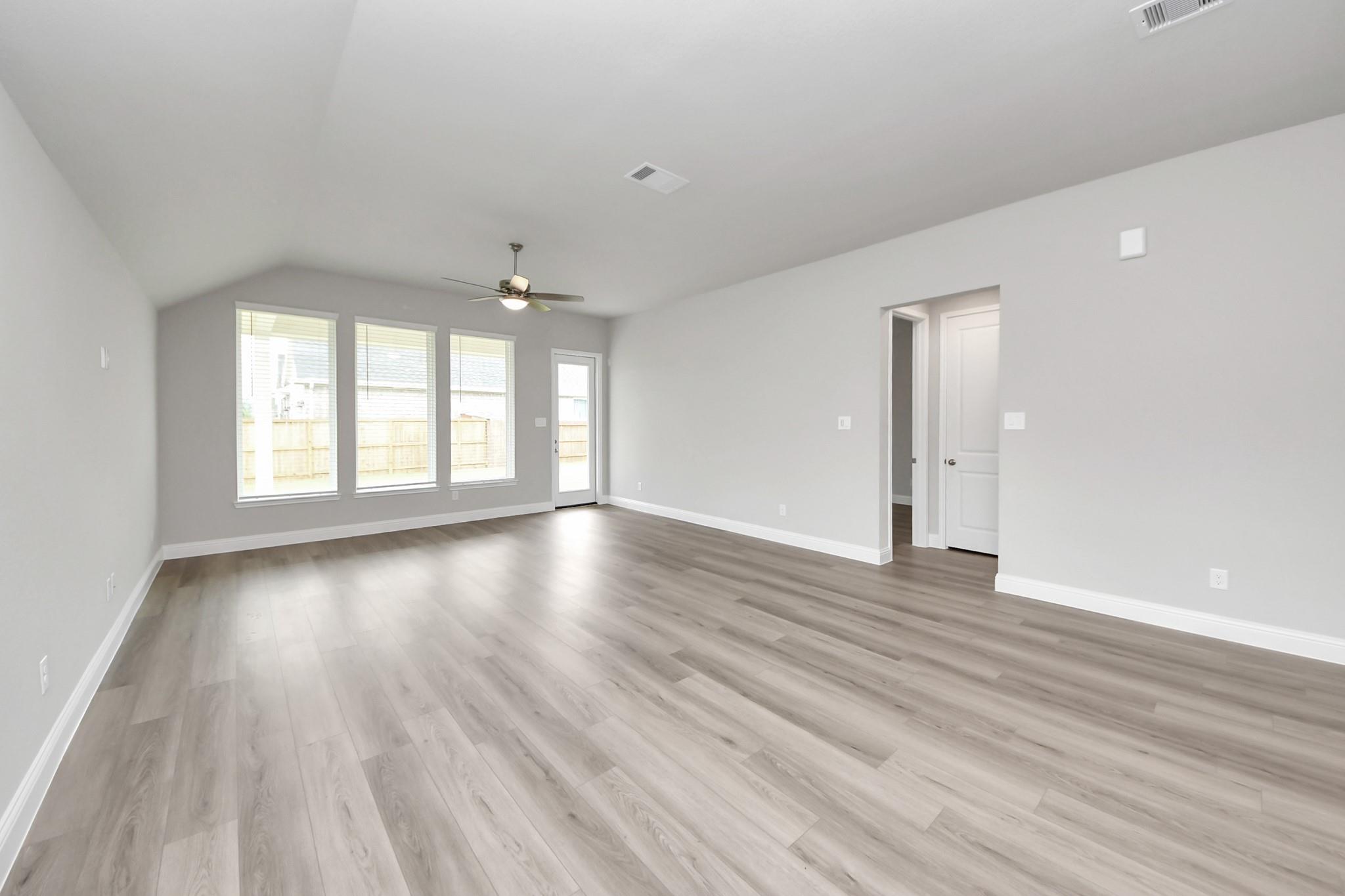1609 Willow Oak Way