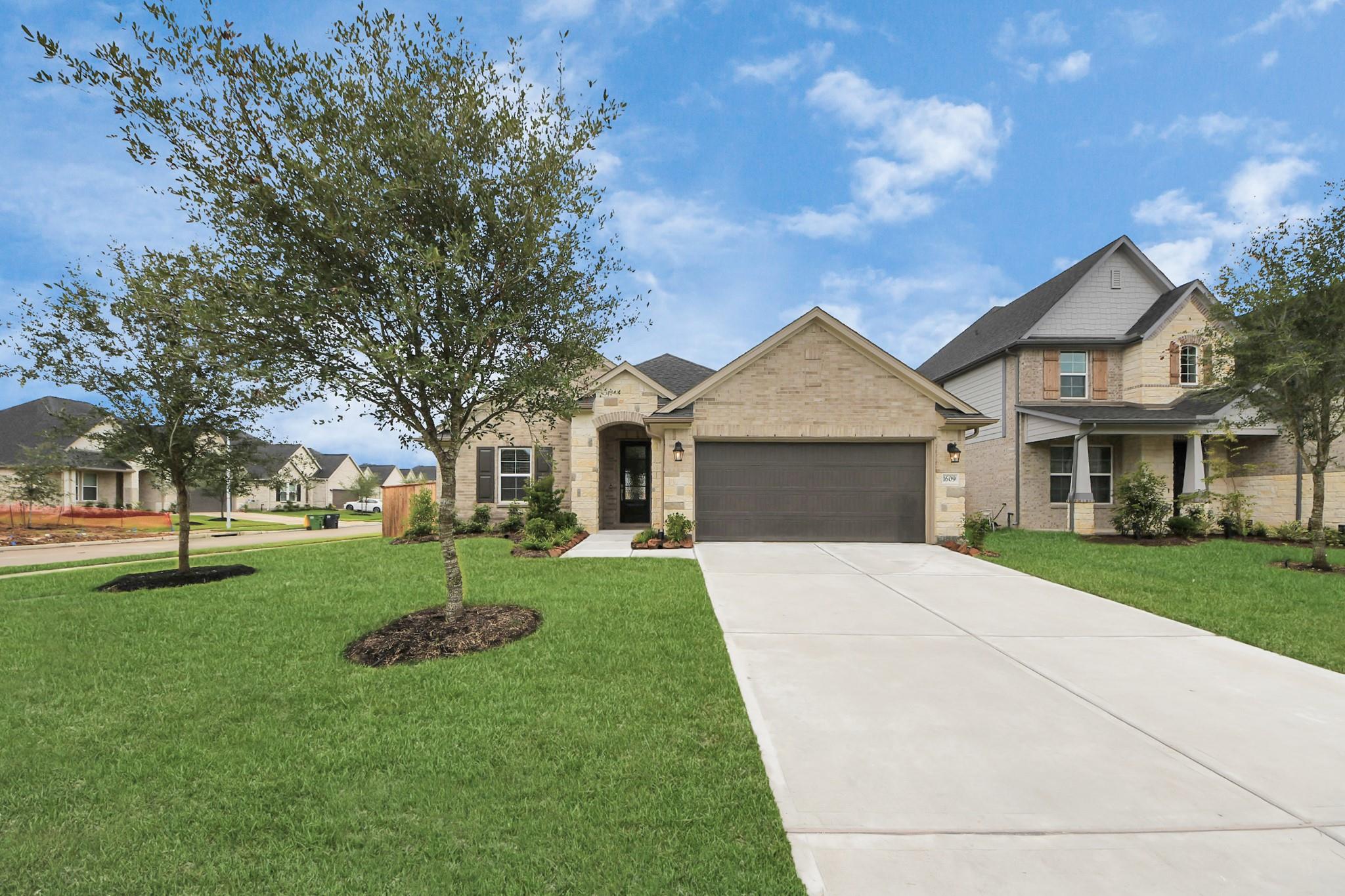 1609 Willow Oak Way