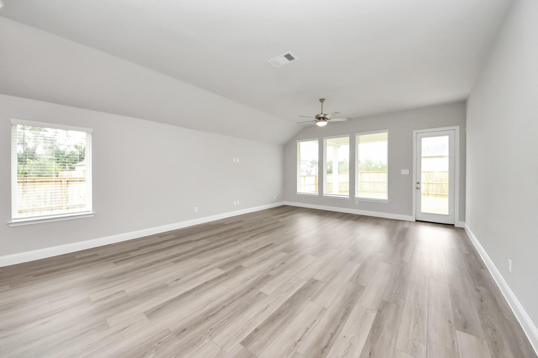 1609 Willow Oak Way