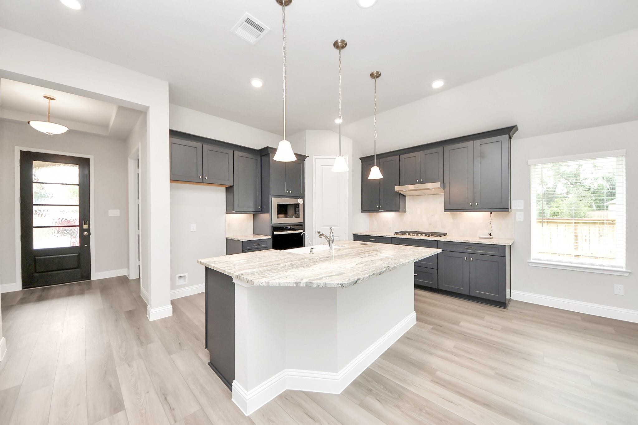 1609 Willow Oak Way