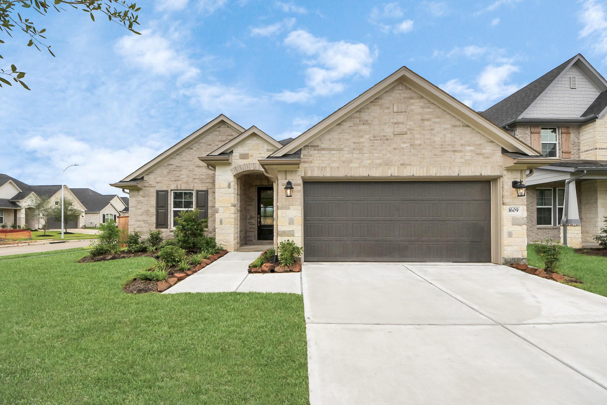 1609 Willow Oak Way