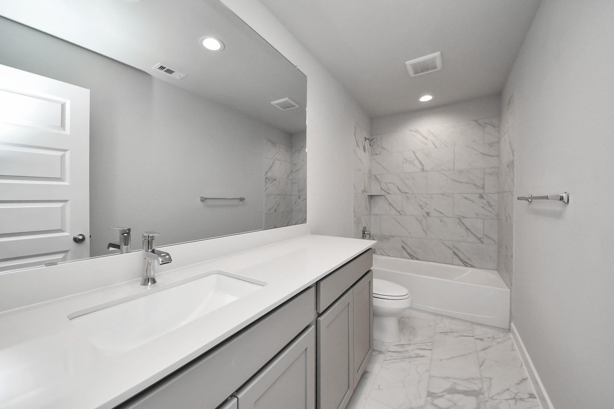 2106 Della Lakes Court