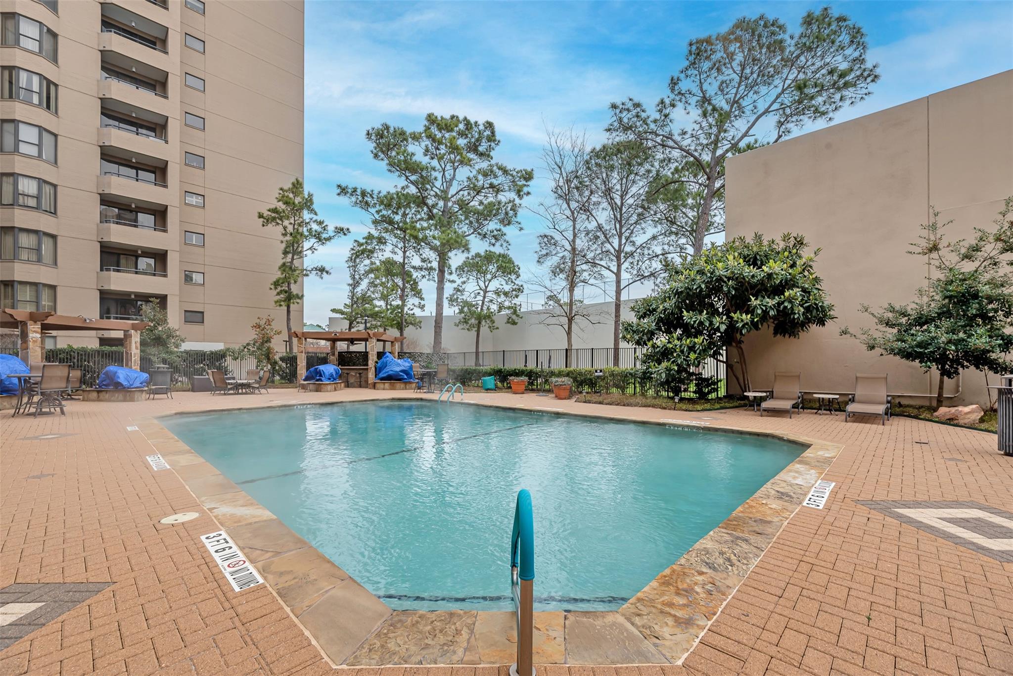 661 Bering Drive # 404