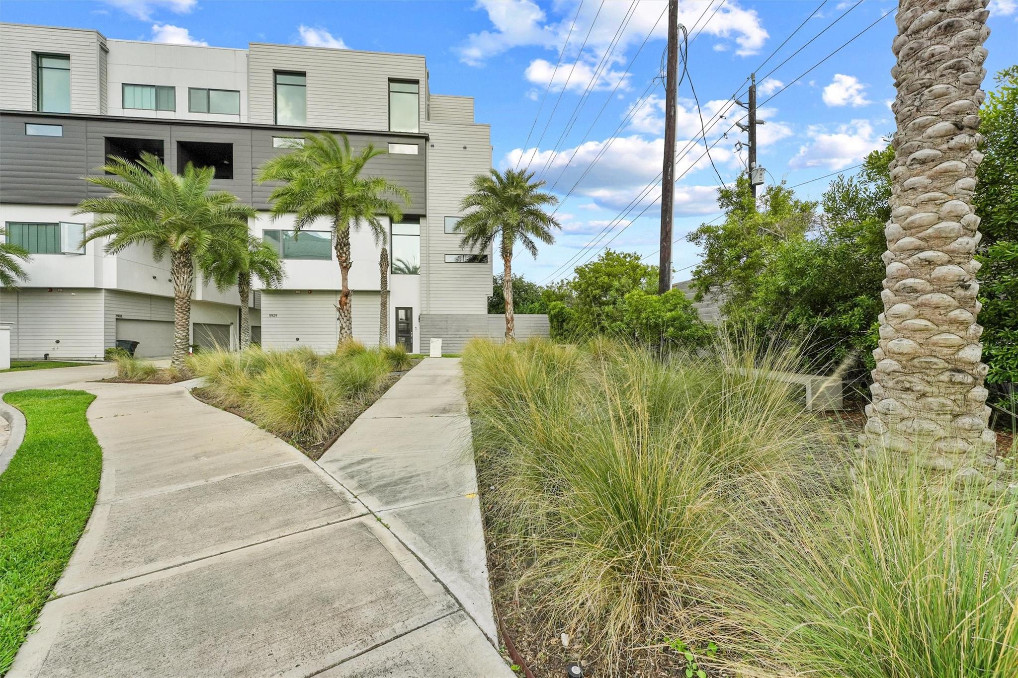 5854 E Post Oak Lane