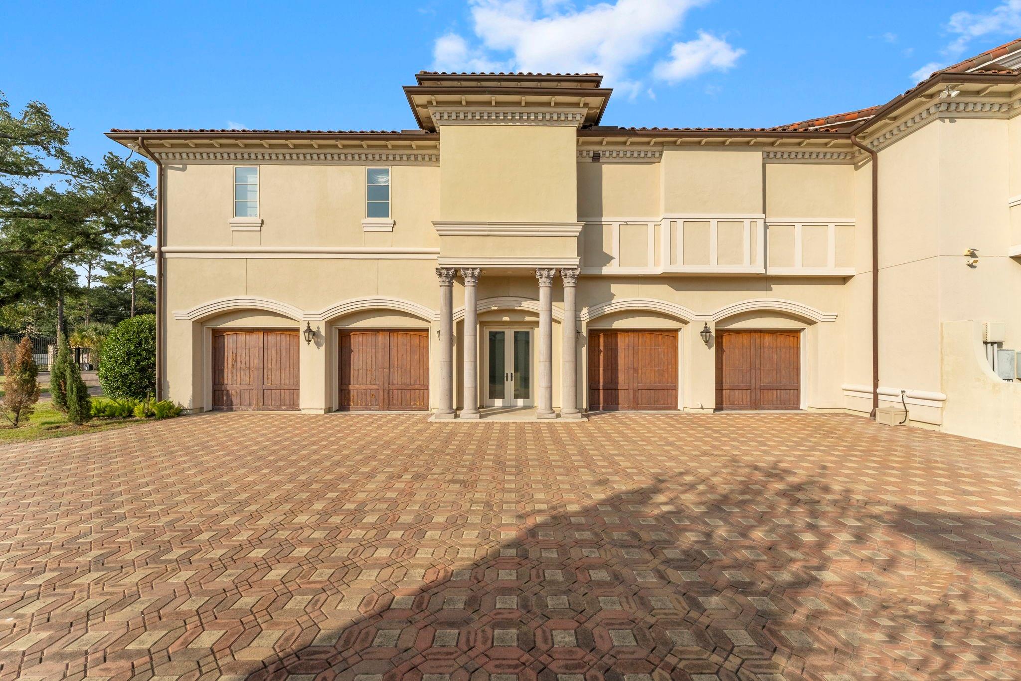 6 W Rivercrest Drive