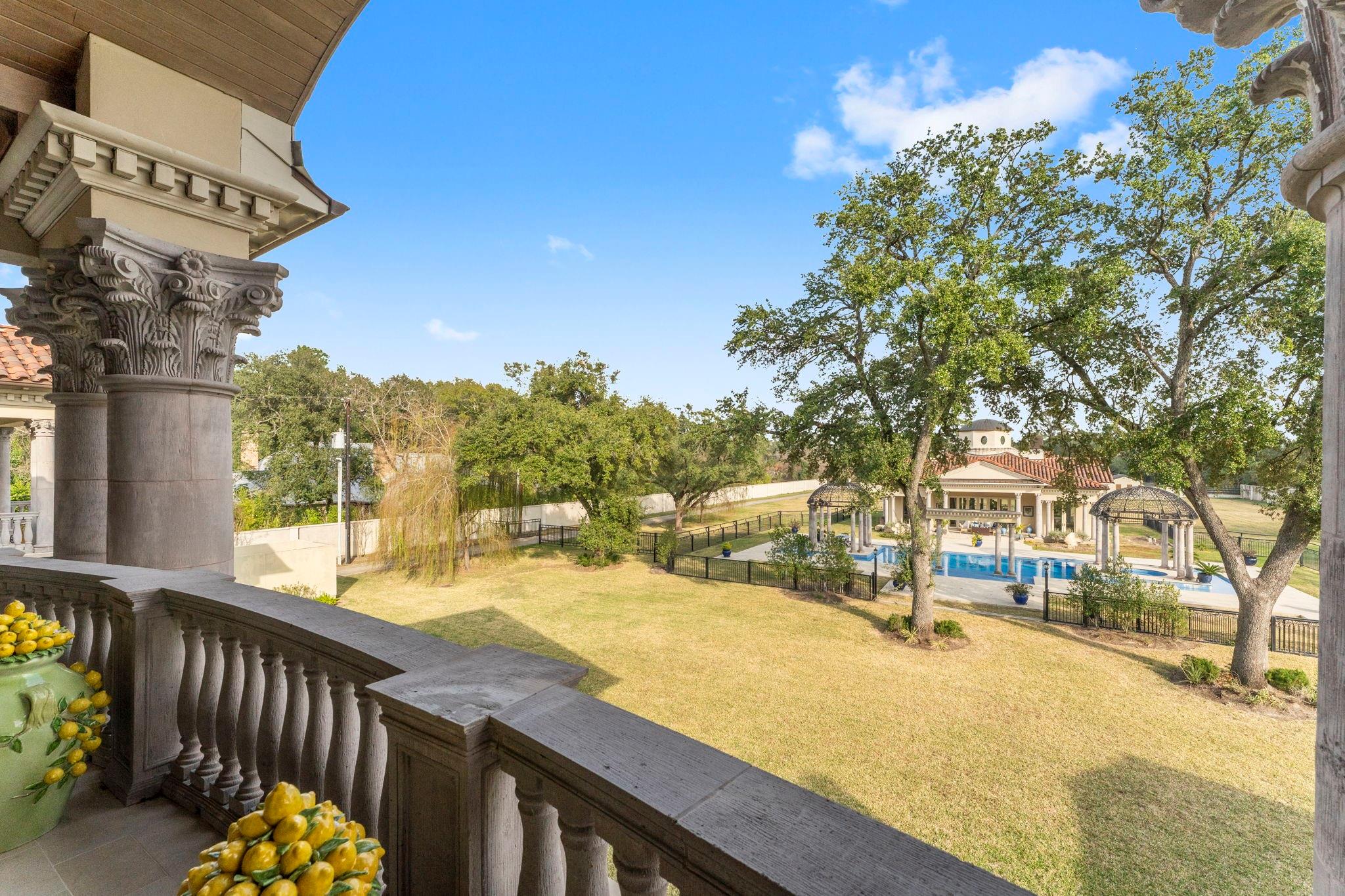 6 W Rivercrest Drive