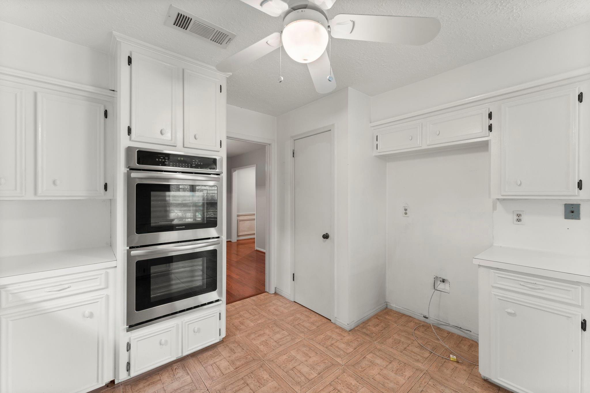 17014 Hill View Lane