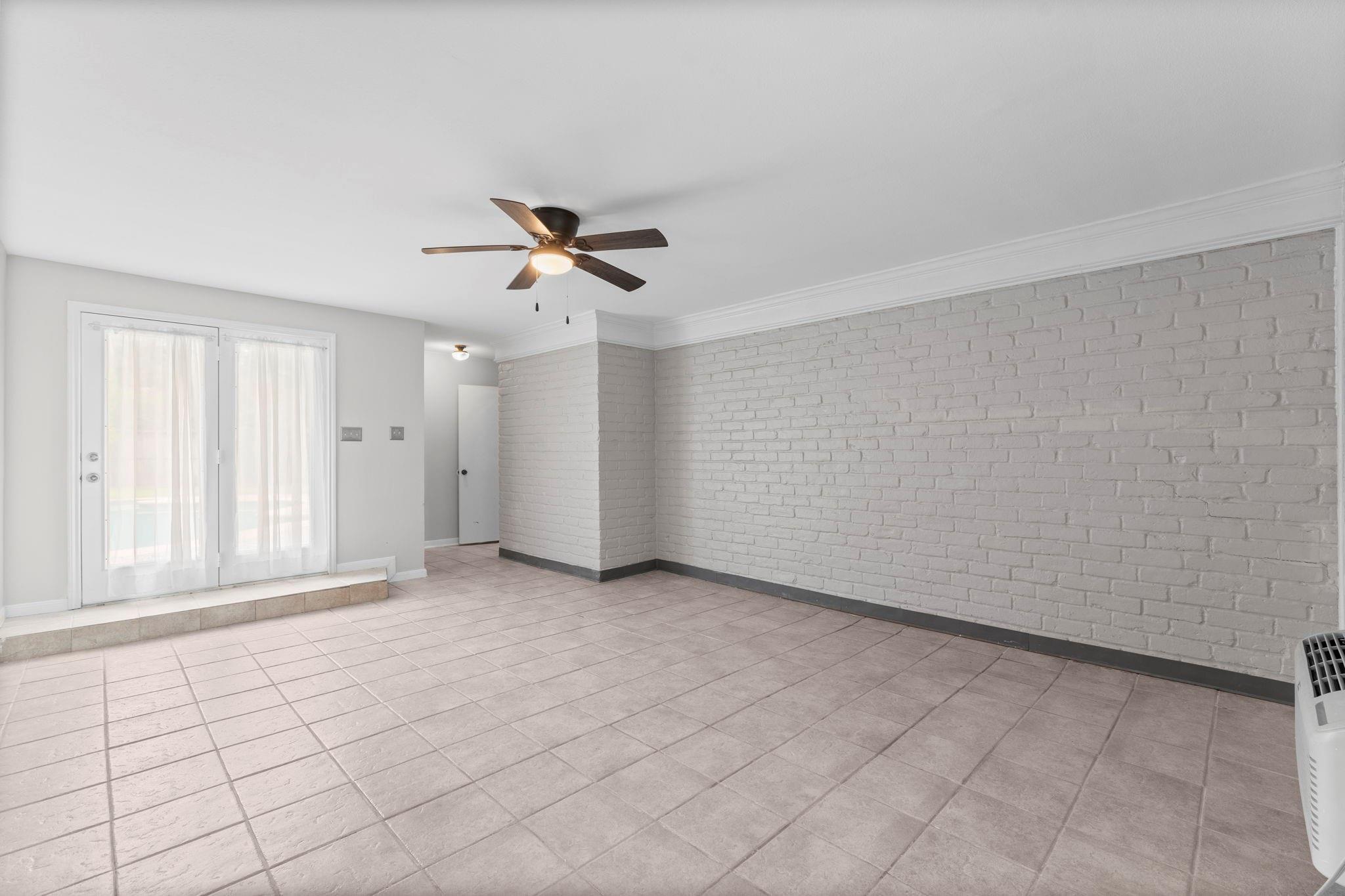 17014 Hill View Lane