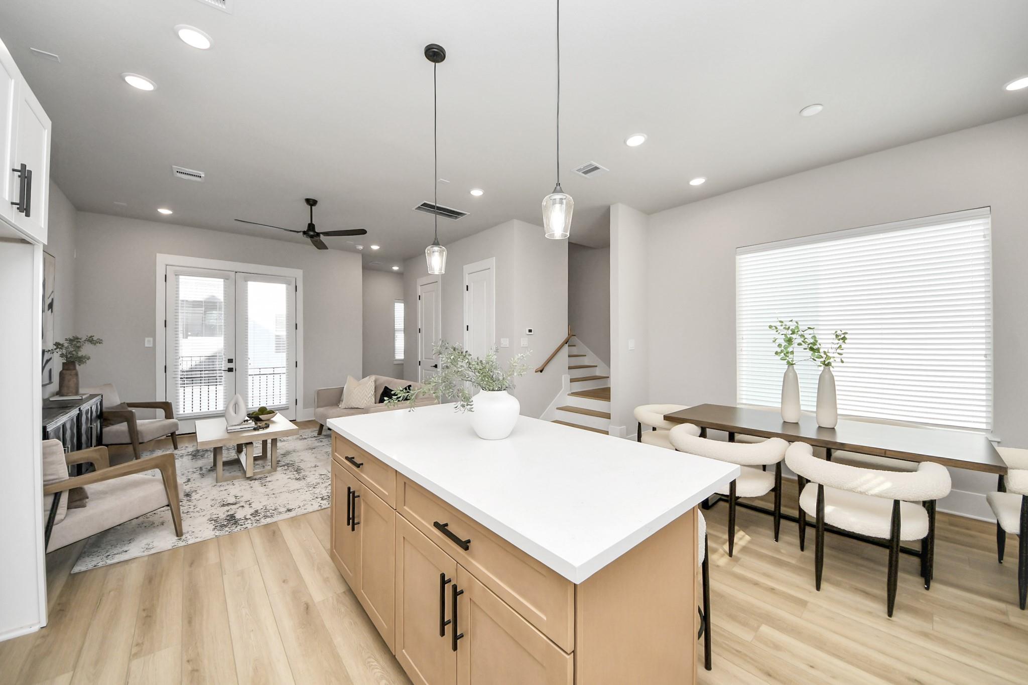 1102 Mansfield Street Unit: E