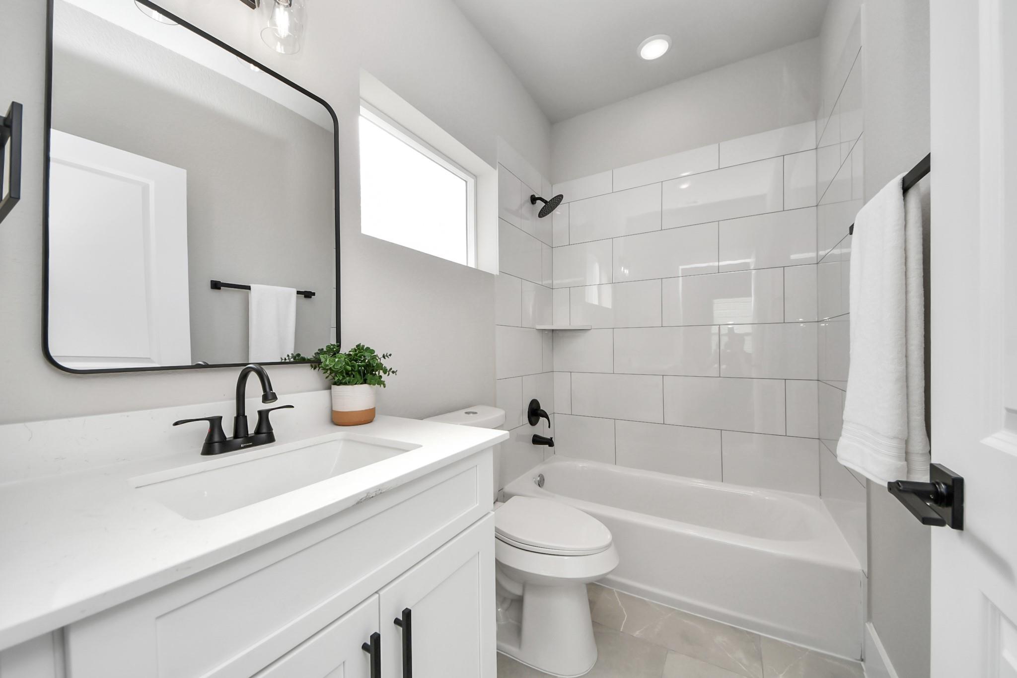 1102 Mansfield Street Unit: E