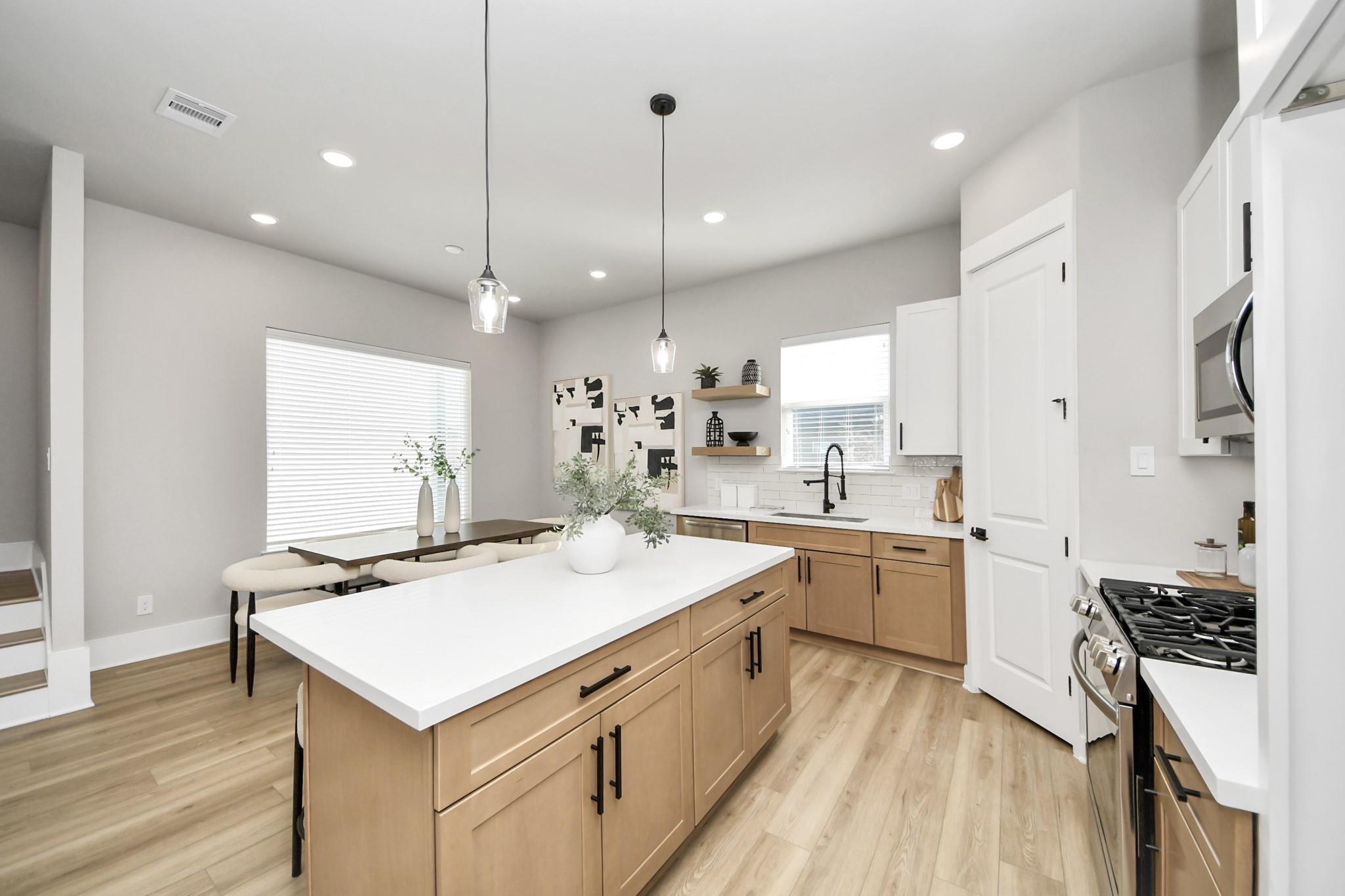 1102 Mansfield Street Unit: E