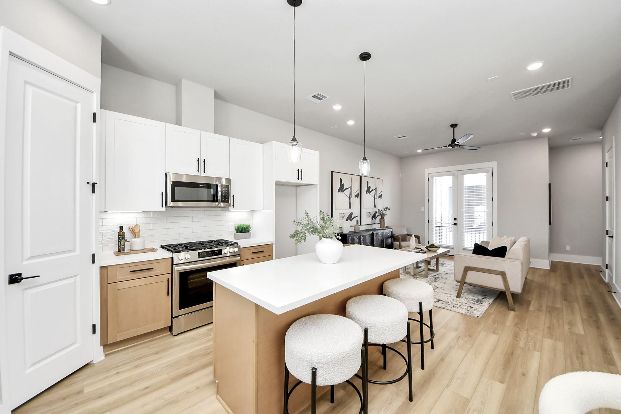 1102 Mansfield Street Unit: E