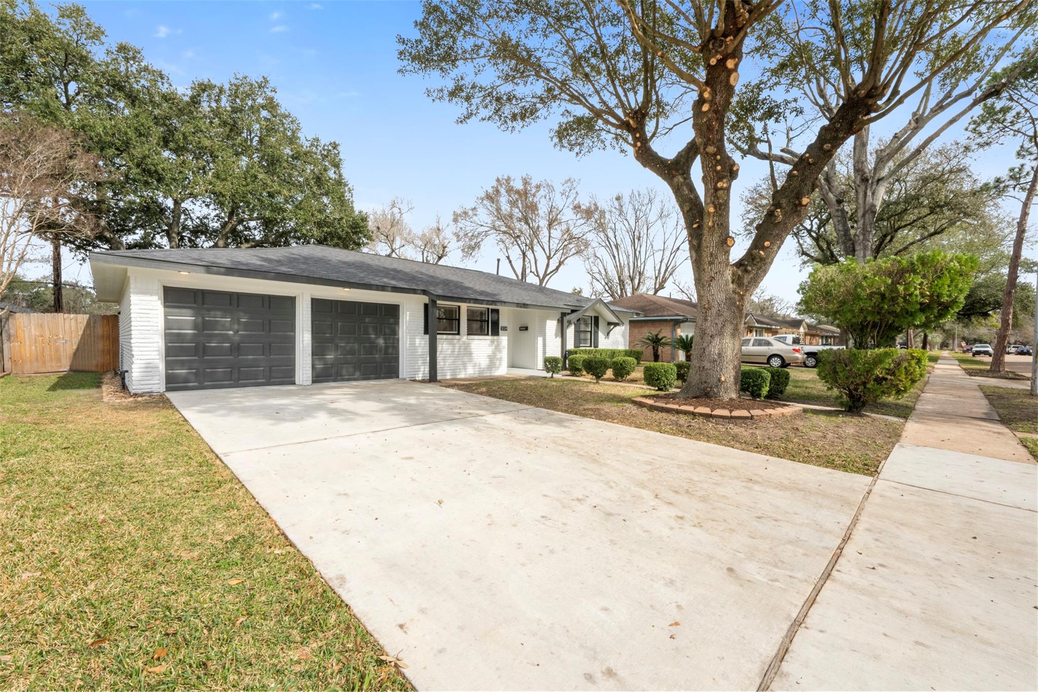 5734 Farwell Drive