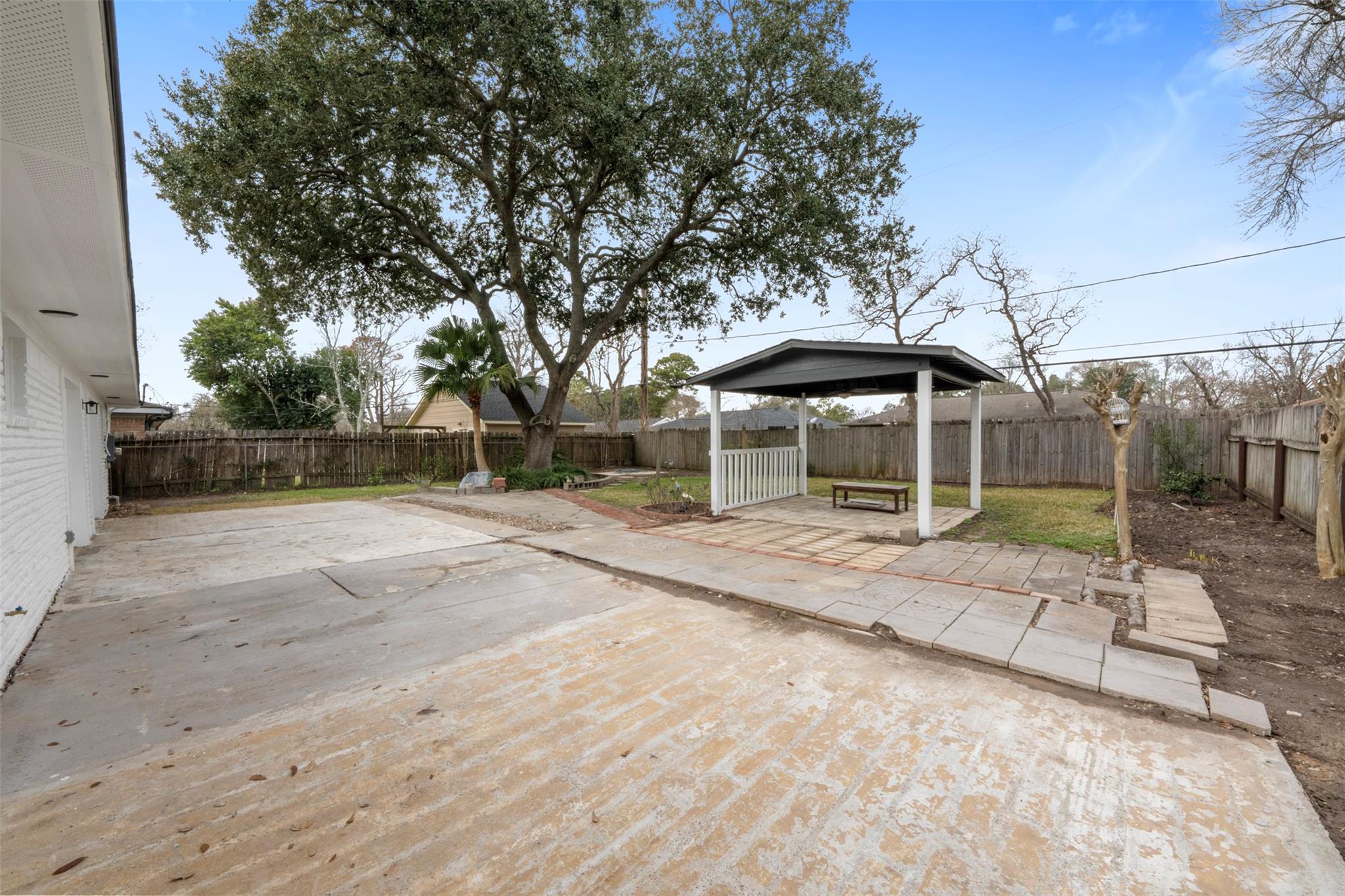 5734 Farwell Drive