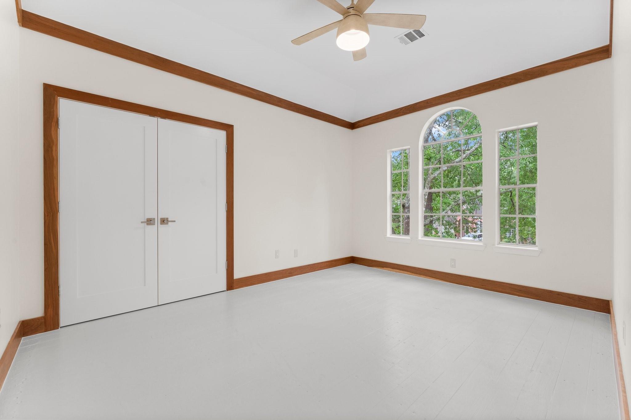 106 N Floral Leaf Circle
