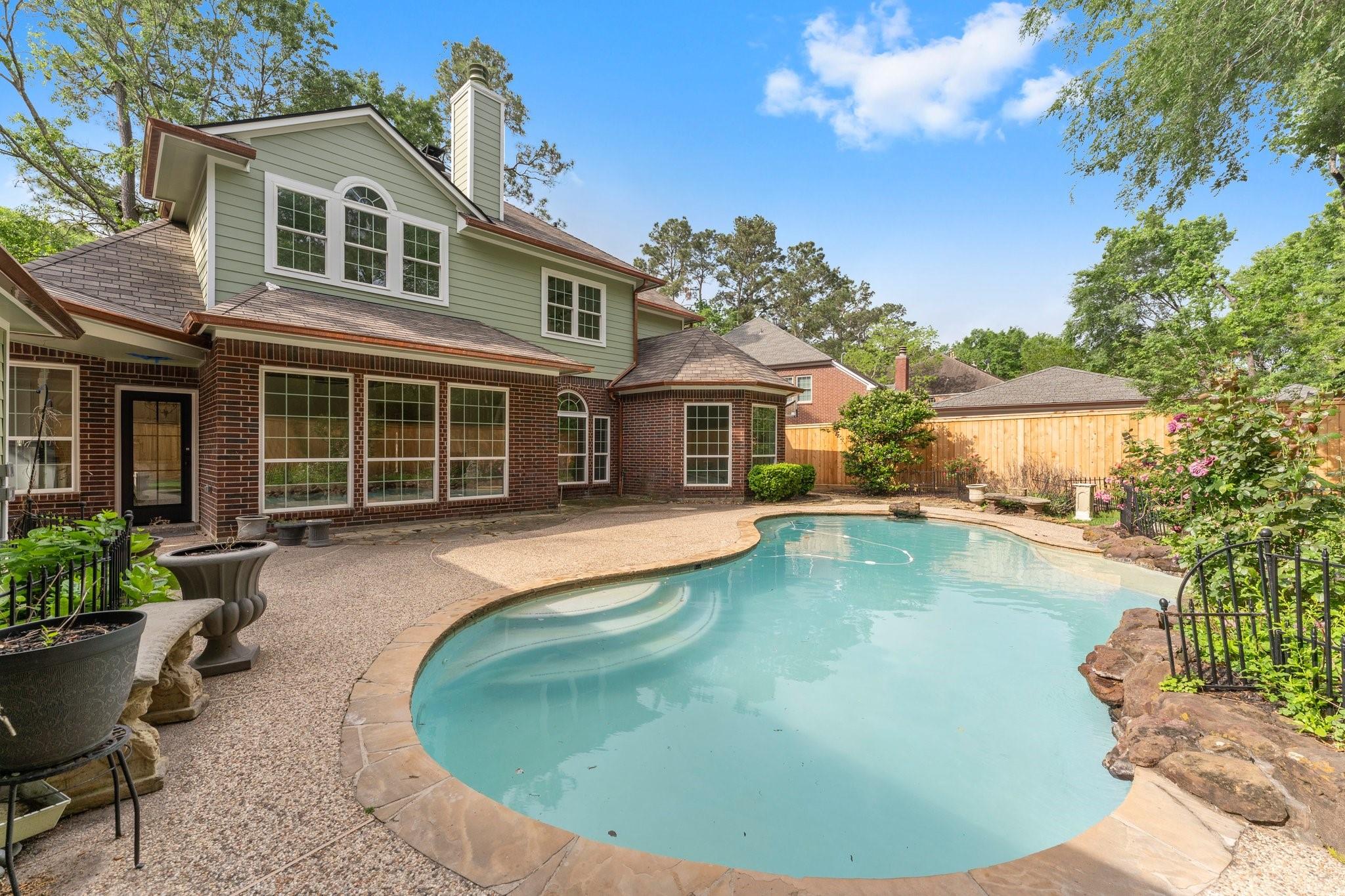 106 N Floral Leaf Circle