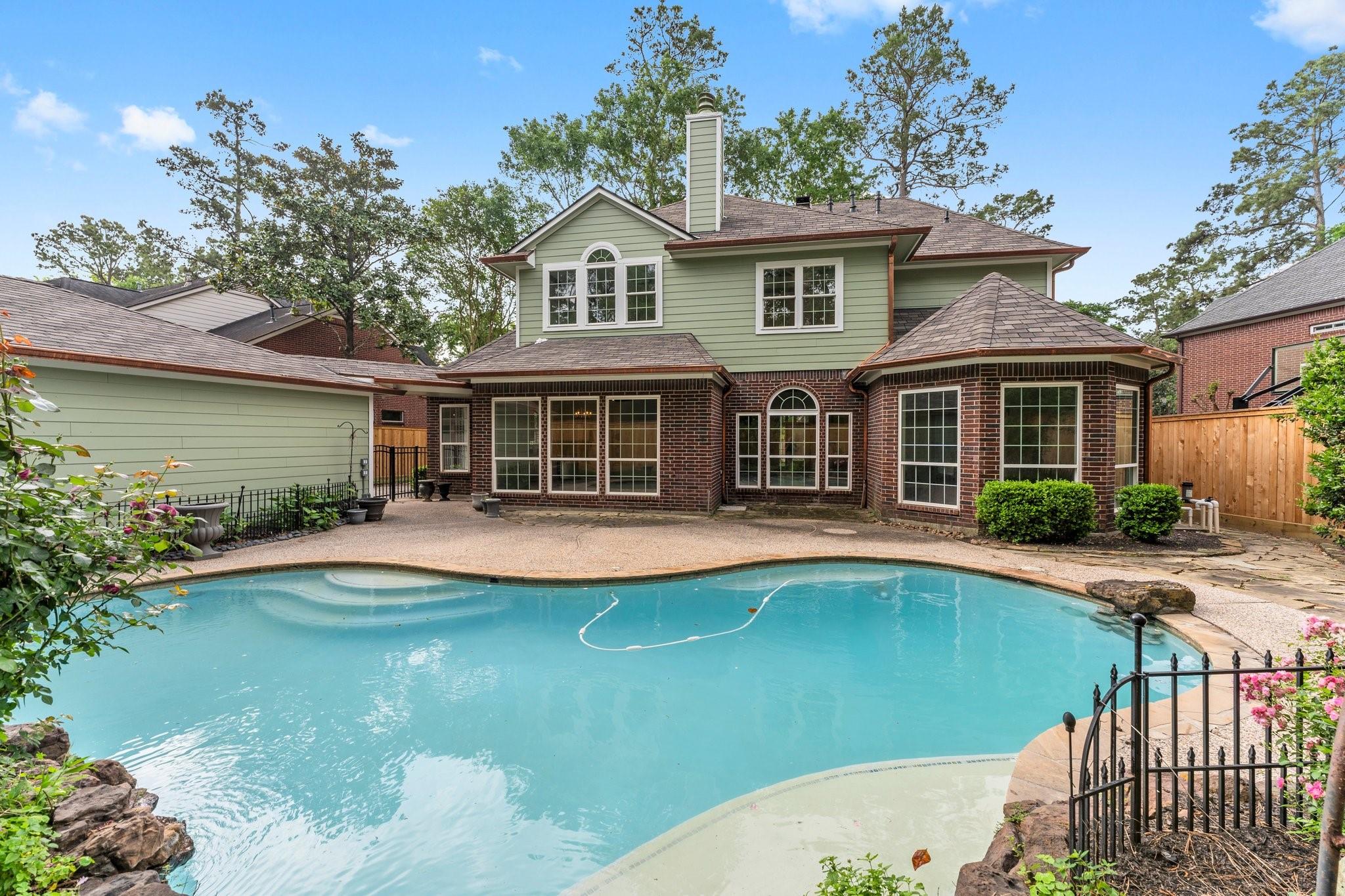 106 N Floral Leaf Circle