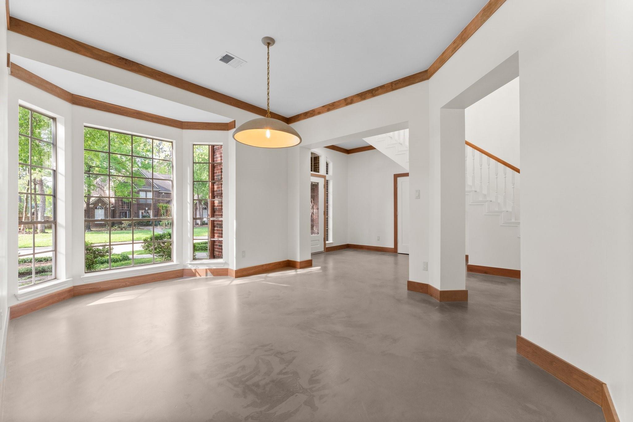 106 N Floral Leaf Circle