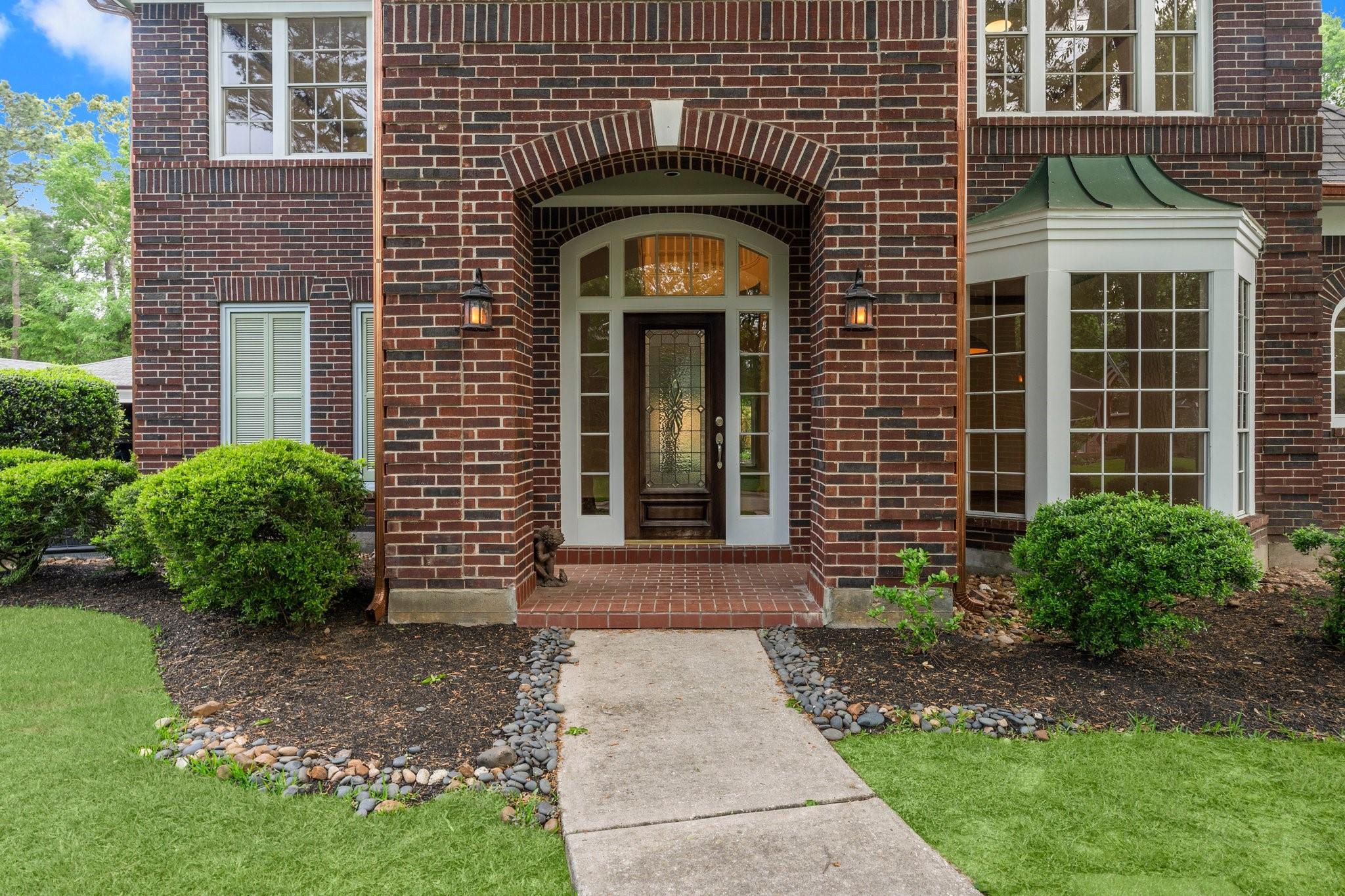 106 N Floral Leaf Circle