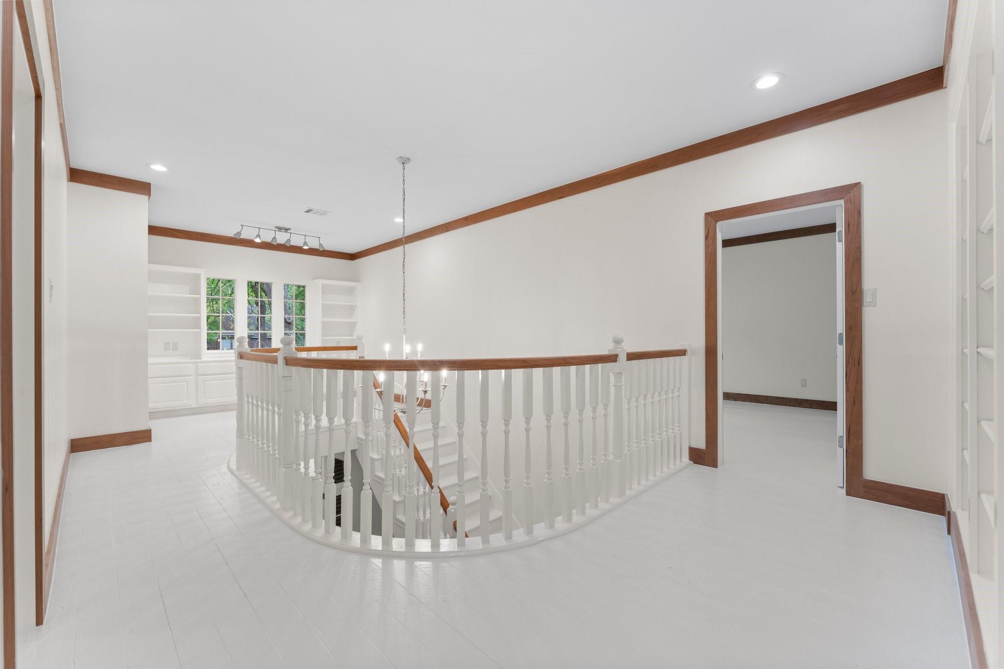 106 N Floral Leaf Circle