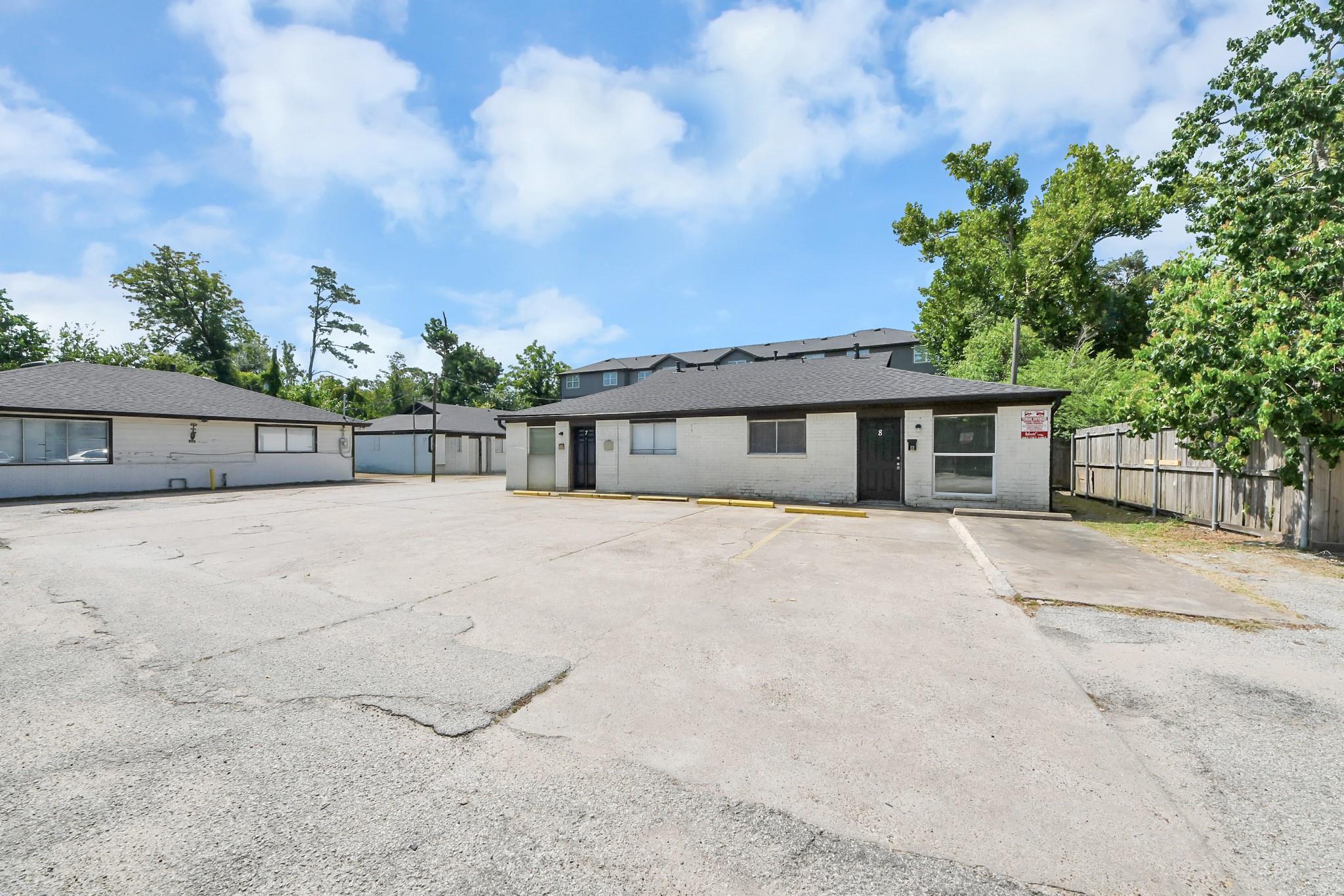 1736 Crestdale Drive # 8