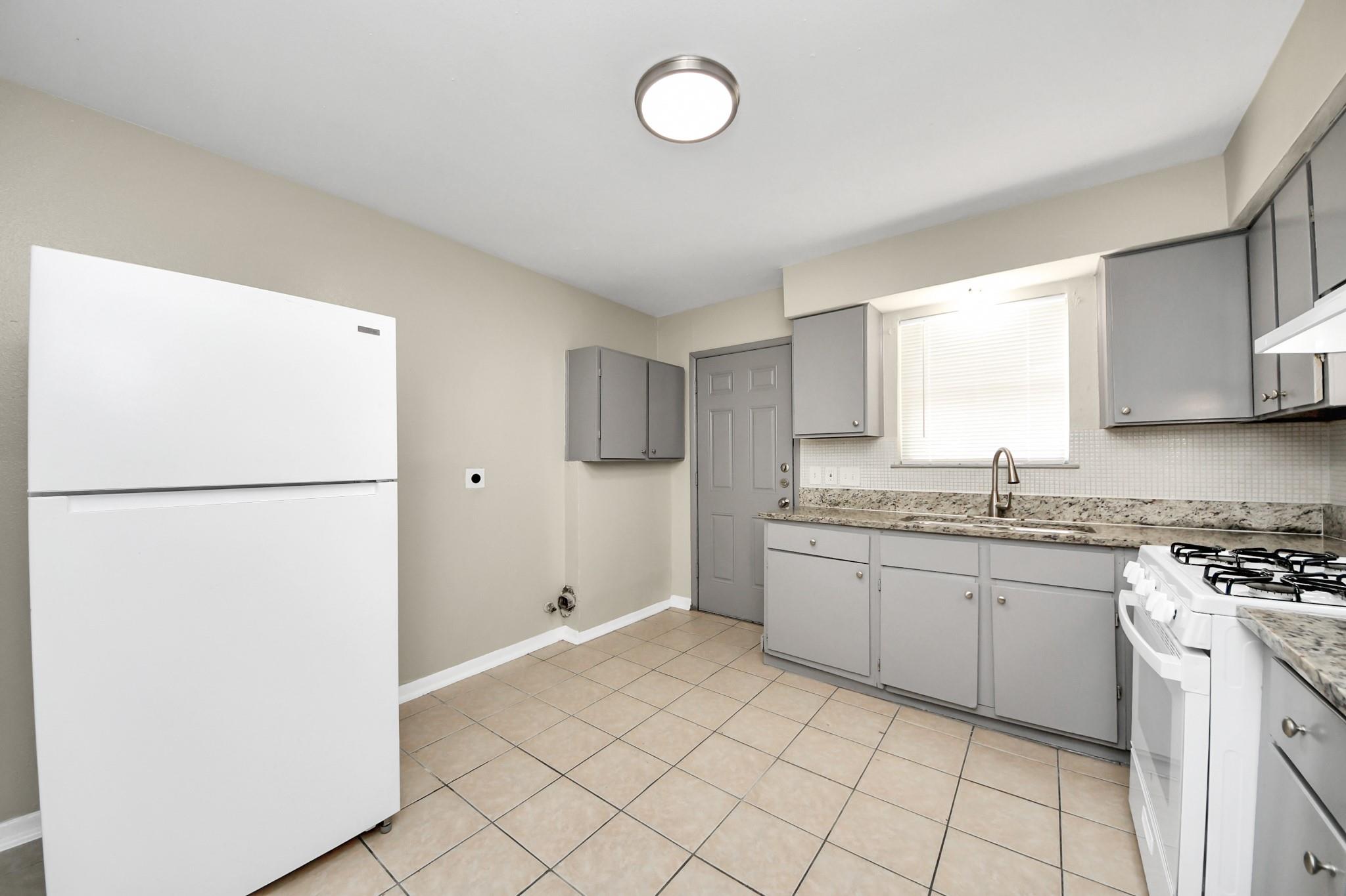 1736 Crestdale Drive # 8