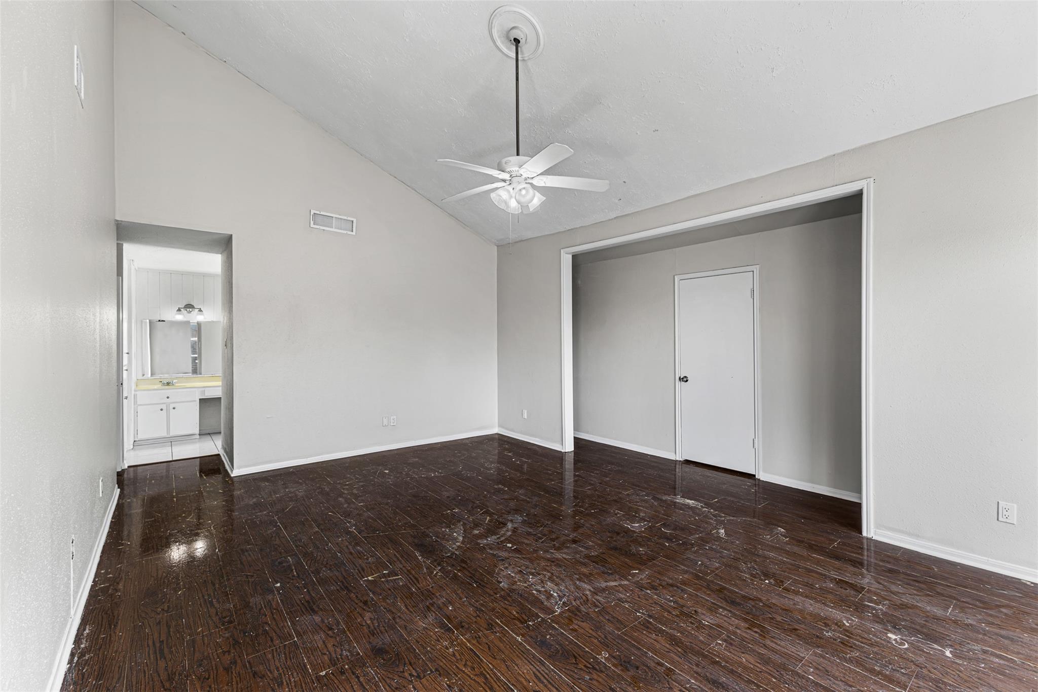 8712 Covent Garden St Street