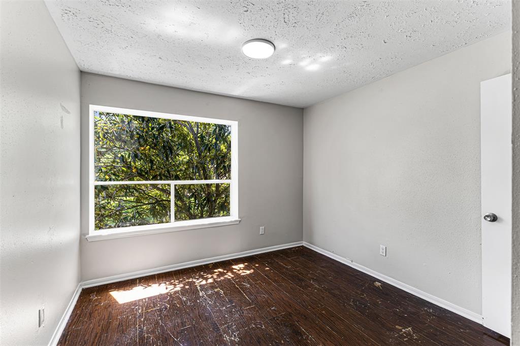 8712 Covent Garden St Street