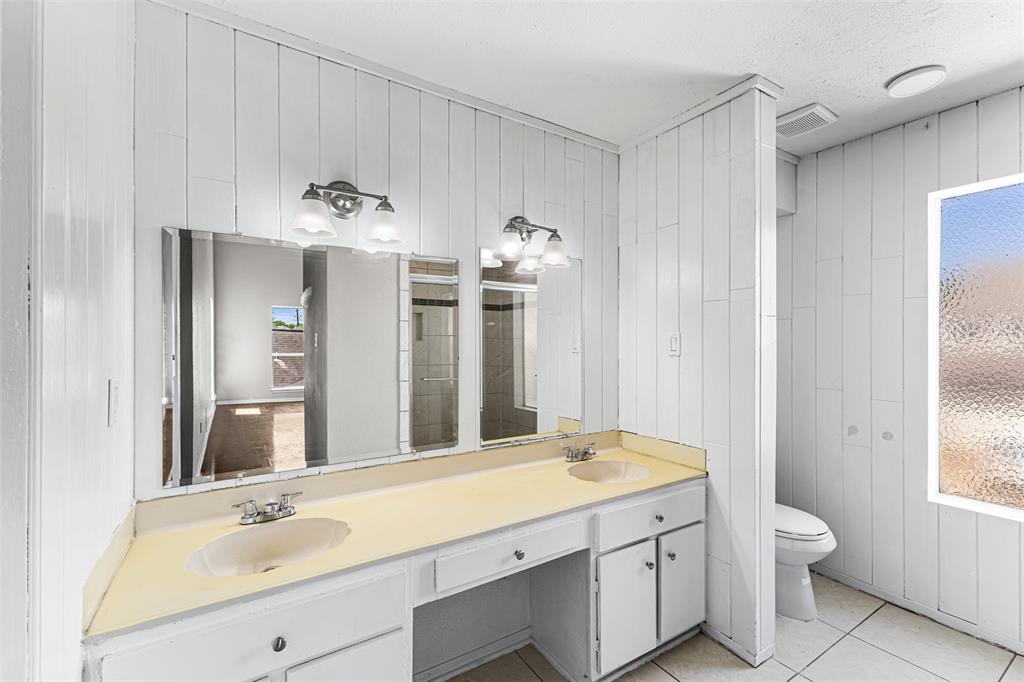 8712 Covent Garden St Street