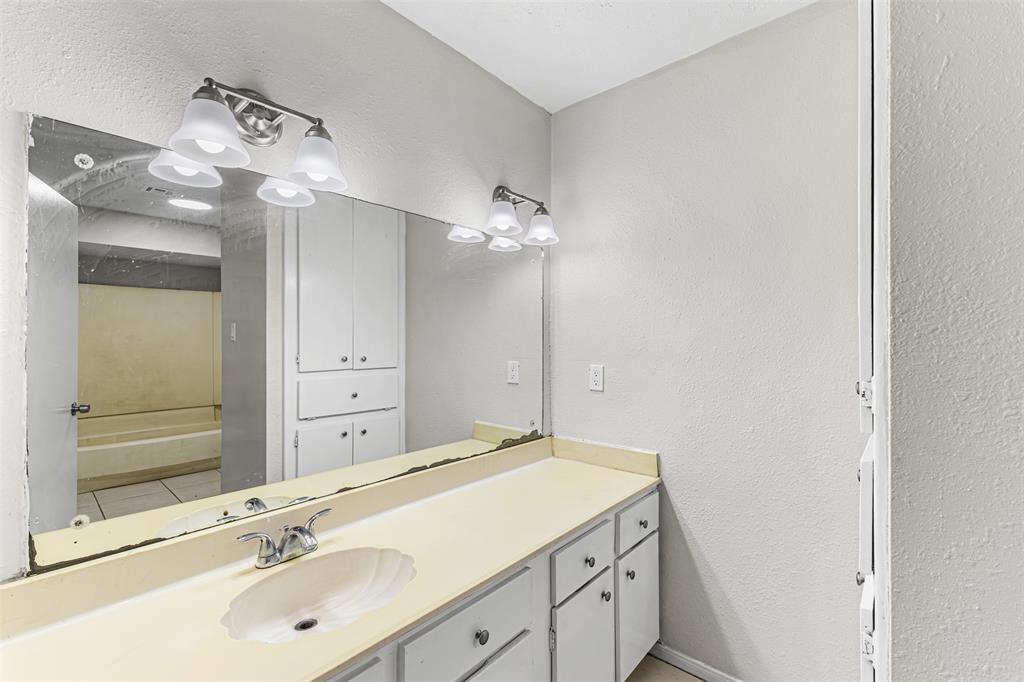 8712 Covent Garden St Street