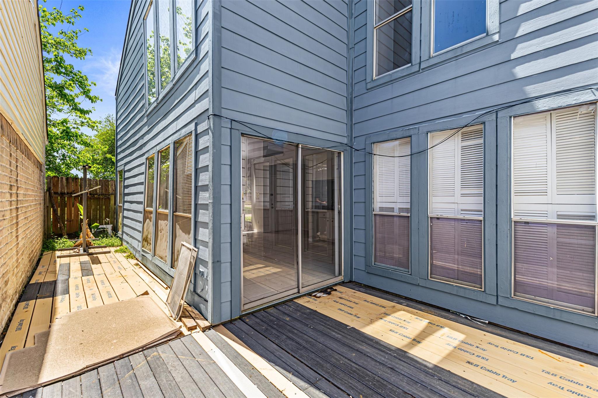 8712 Covent Garden St Street