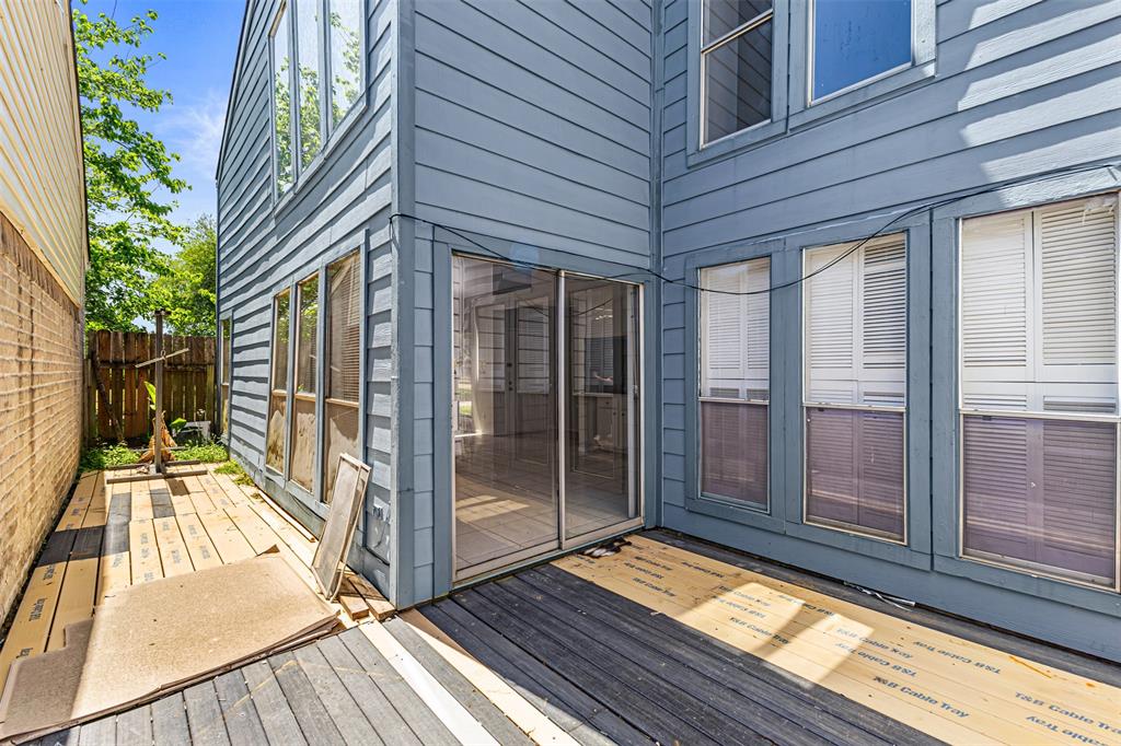 8712 Covent Garden St Street