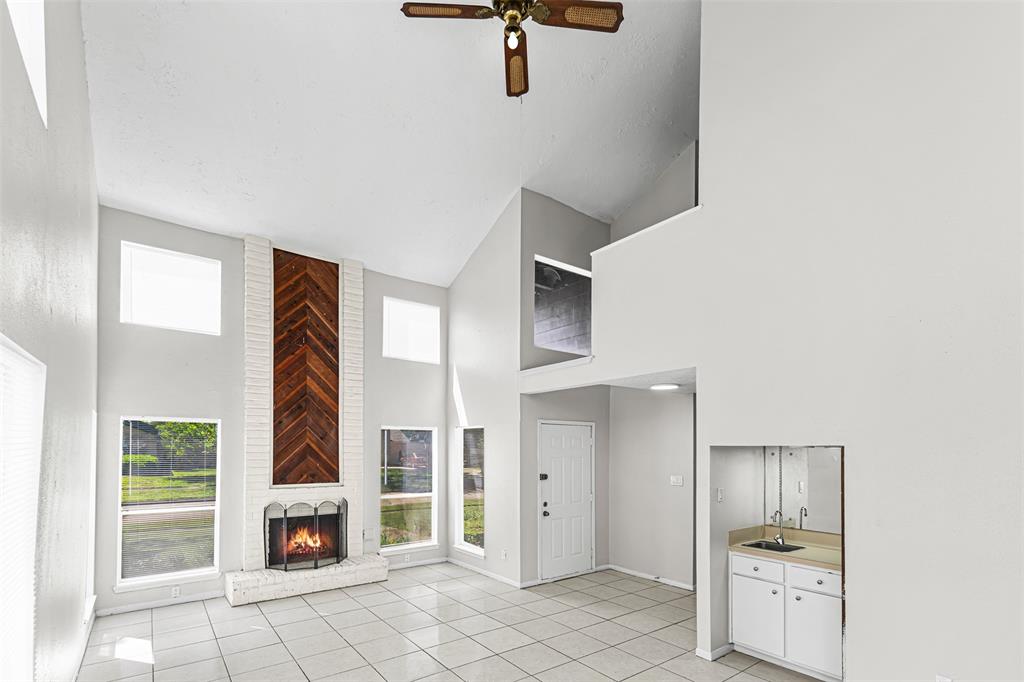 8712 Covent Garden St Street