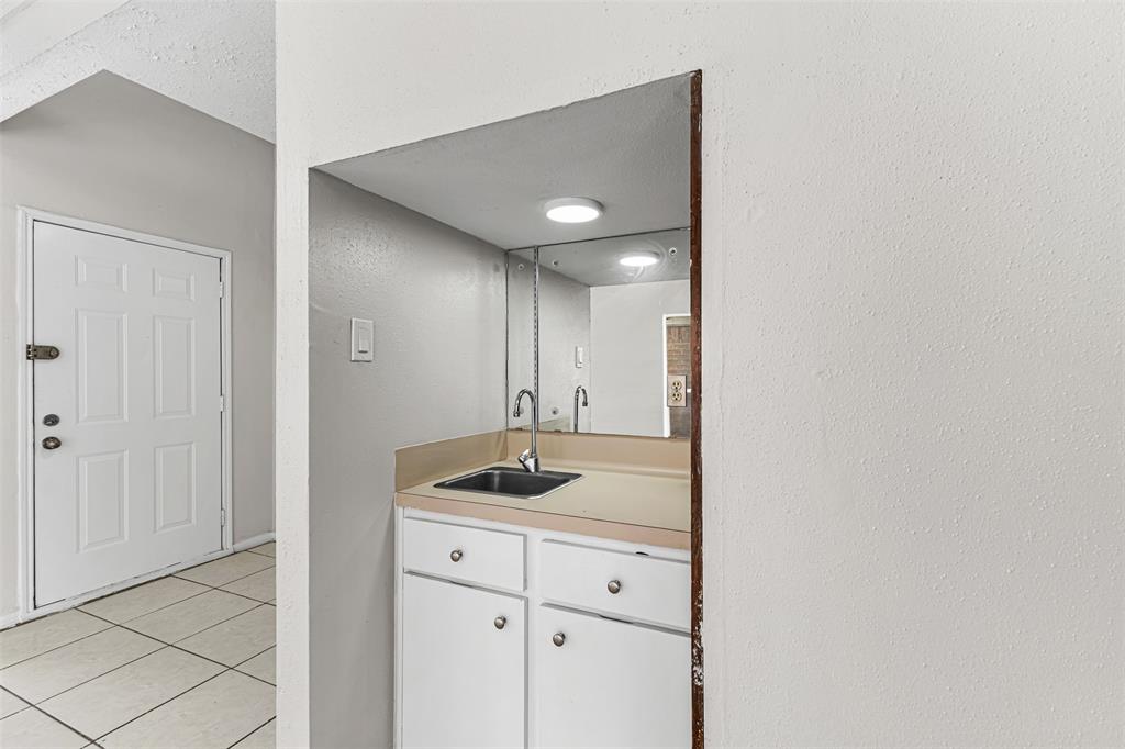 8712 Covent Garden St Street