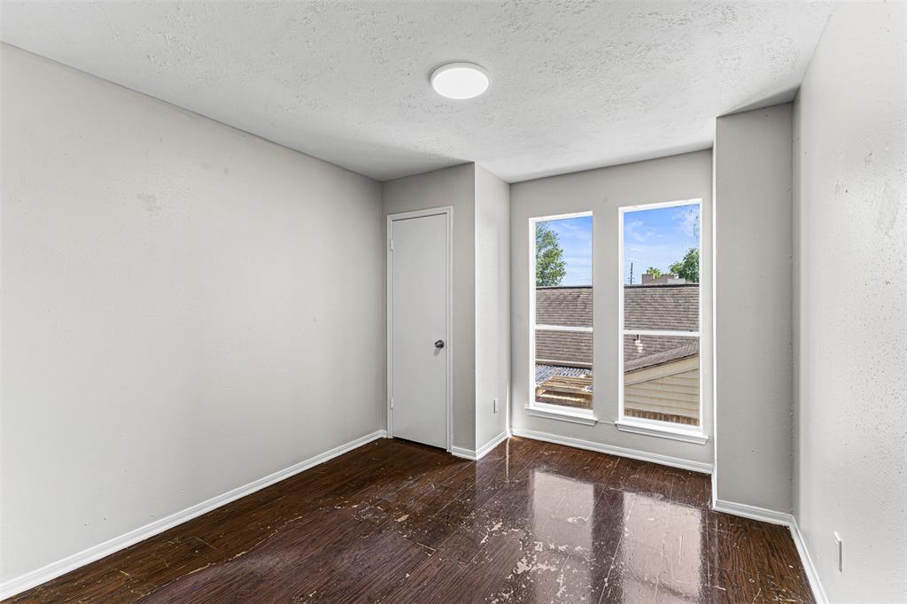 8712 Covent Garden St Street