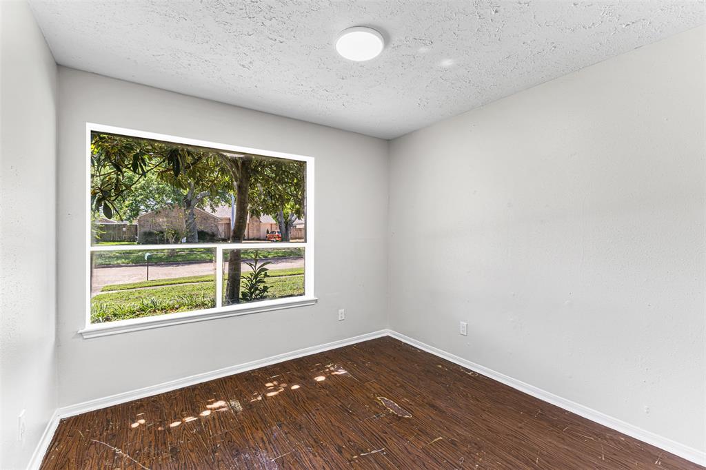 8712 Covent Garden St Street