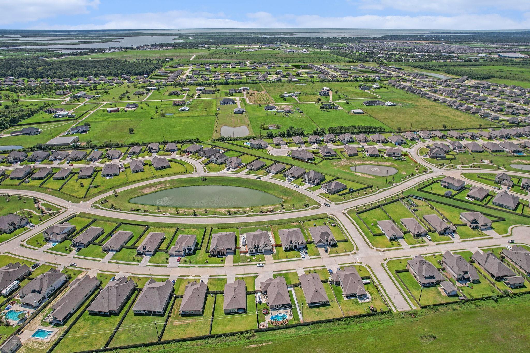 15207 Lakewood Avenue, Mont Belvieu