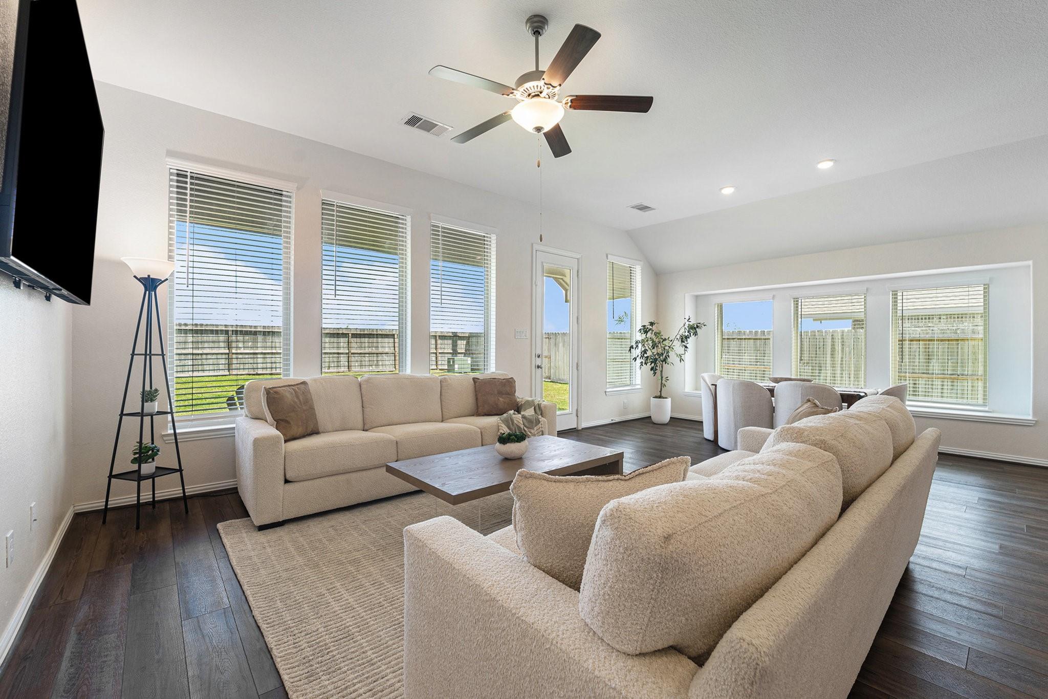 15207 Lakewood Avenue, Mont Belvieu