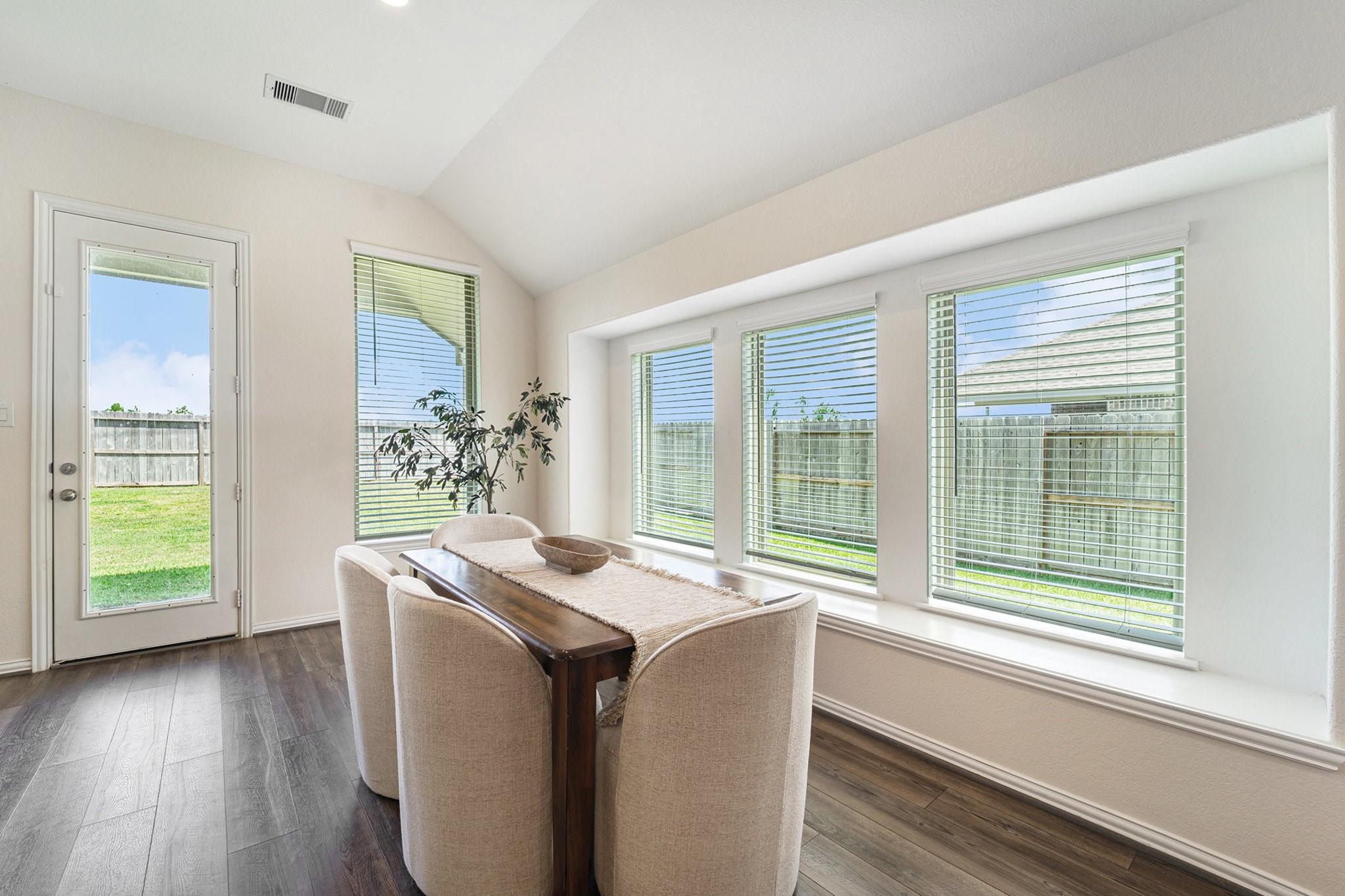 15207 Lakewood Avenue, Mont Belvieu