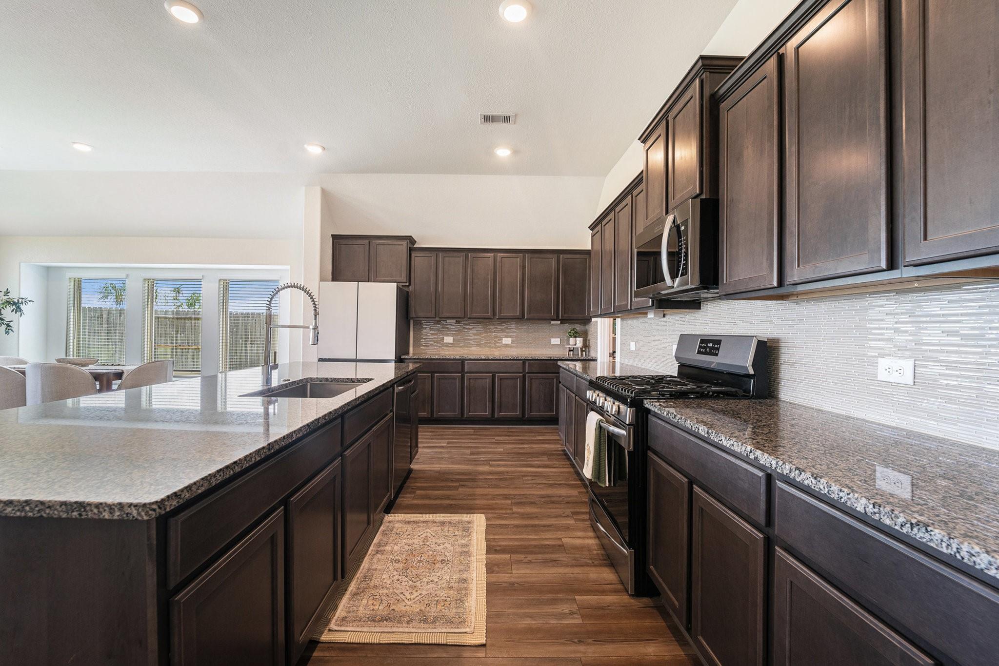 15207 Lakewood Avenue, Mont Belvieu