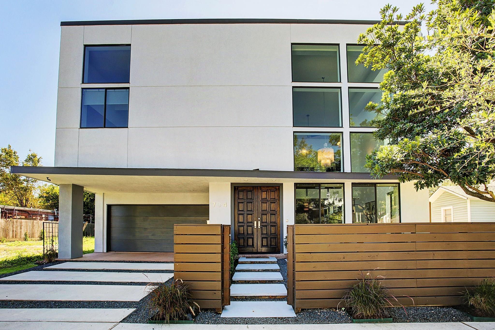 734 E 8th Street