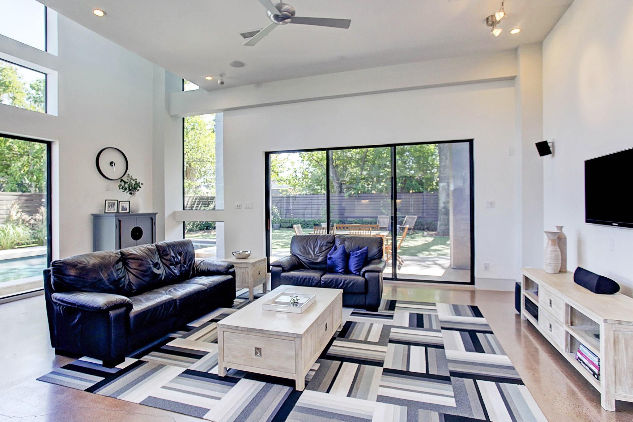 734 E 8th Street