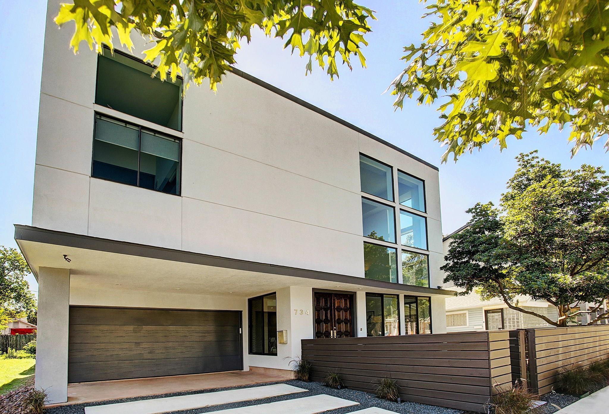 734 E 8th Street